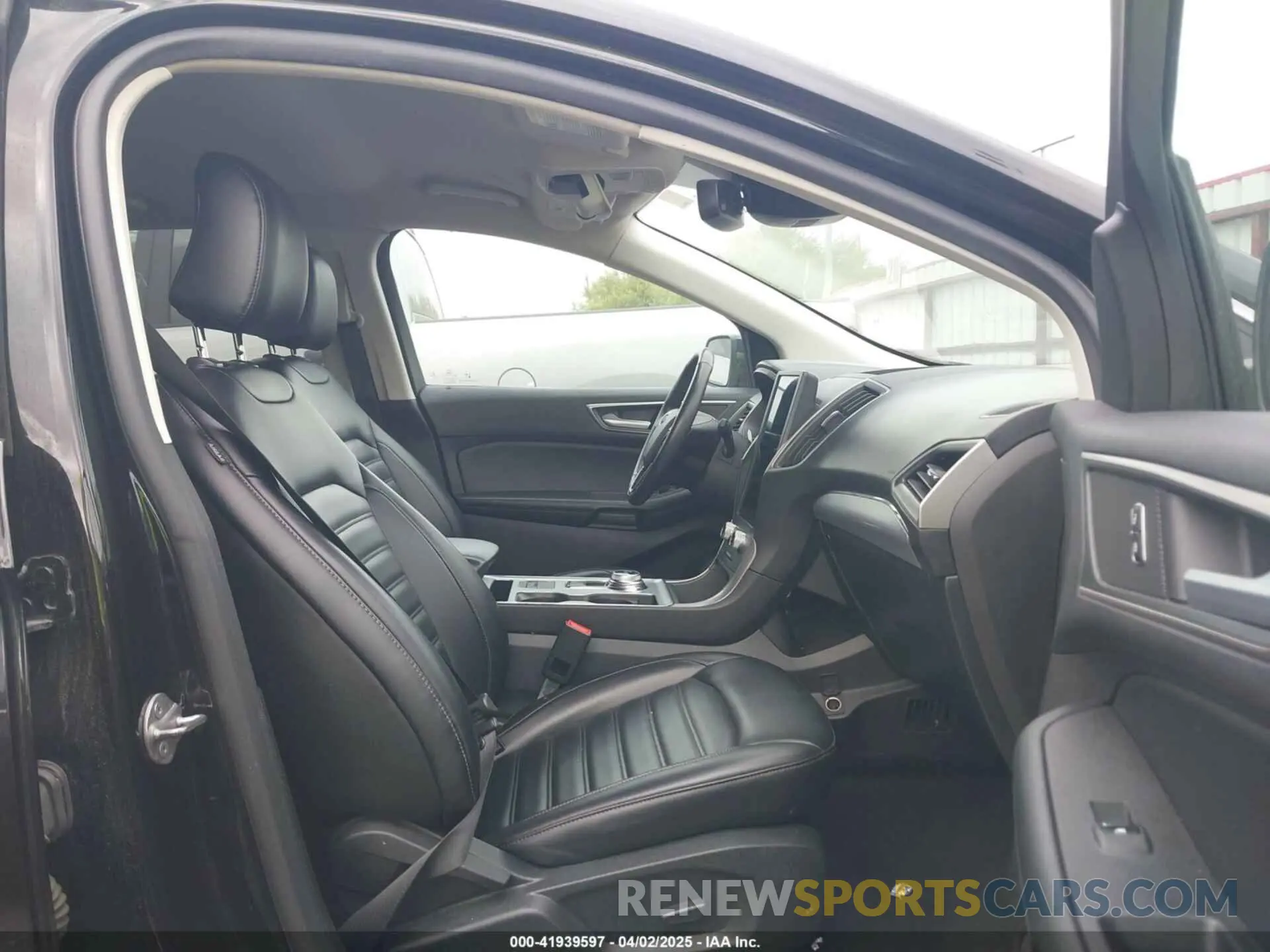 5 Photograph of a damaged car 2FMPK4J99NBA30550 FORD EDGE 2022