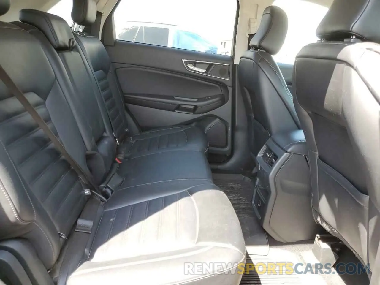 11 Photograph of a damaged car 2FMPK4J99NBA67615 FORD EDGE 2022