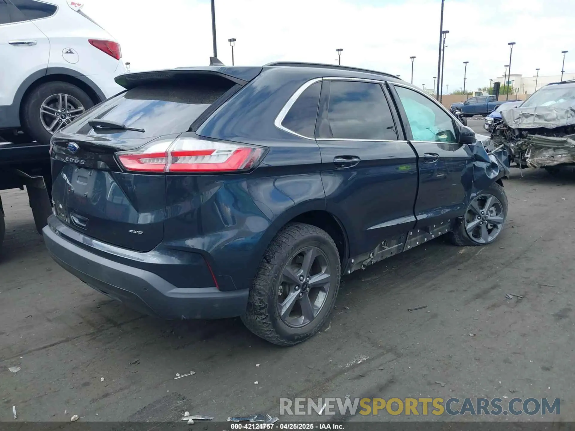 4 Photograph of a damaged car 2FMPK4J9XNBA02739 FORD EDGE 2022