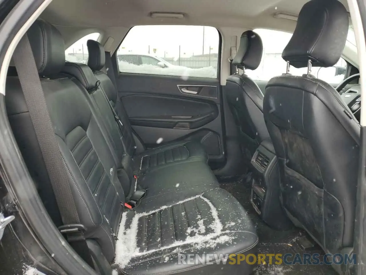 11 Photograph of a damaged car 2FMPK4J9XNBA83130 FORD EDGE 2022
