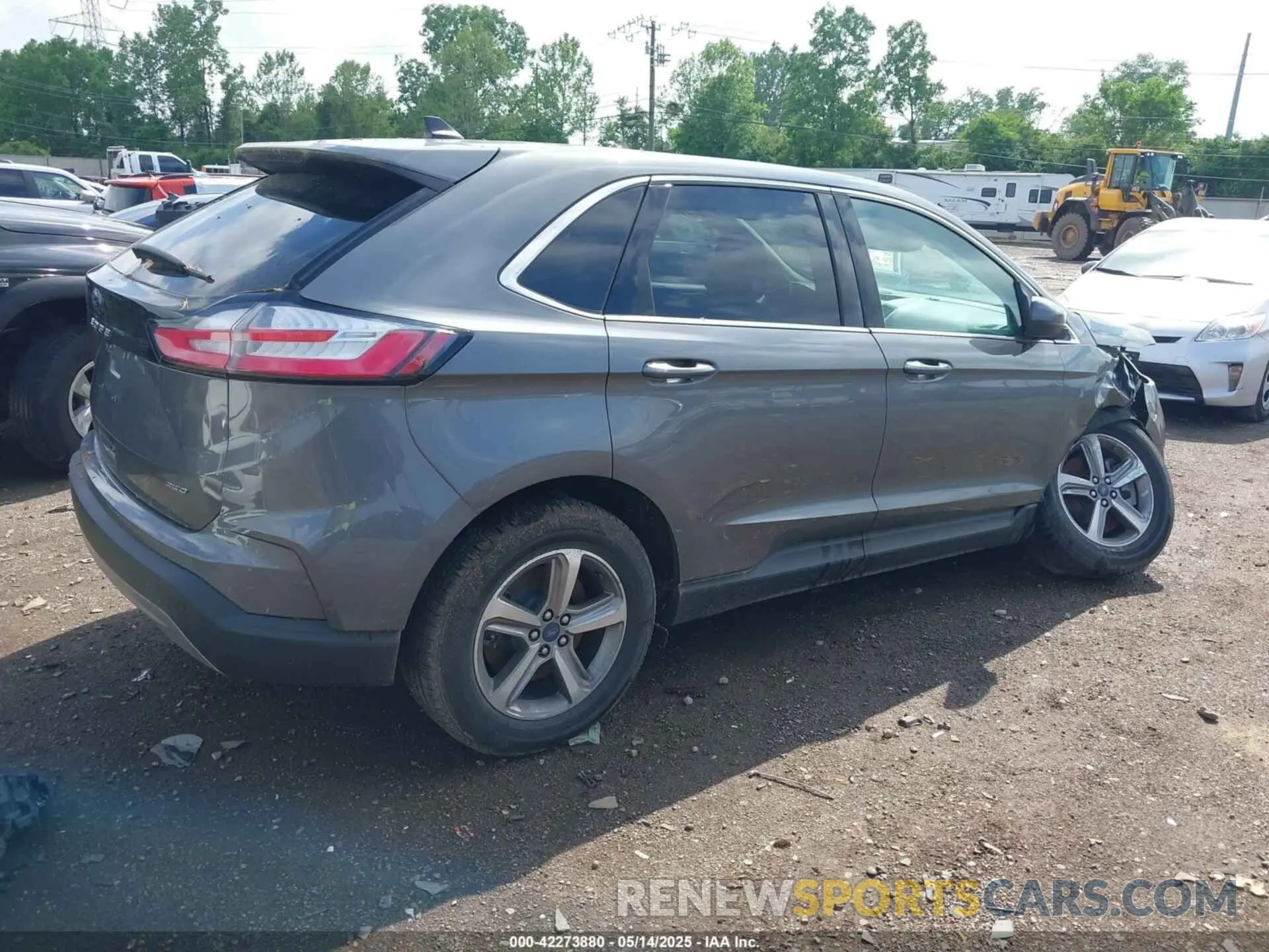 4 Photograph of a damaged car 2FMPK4J9XNBB11072 FORD EDGE 2022