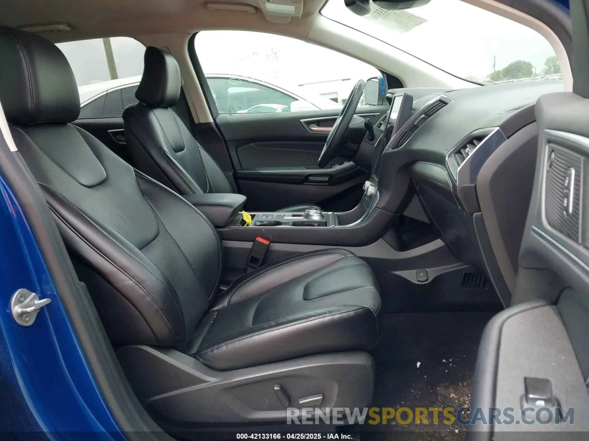 5 Photograph of a damaged car 2FMPK4K90NBA94541 FORD EDGE 2022
