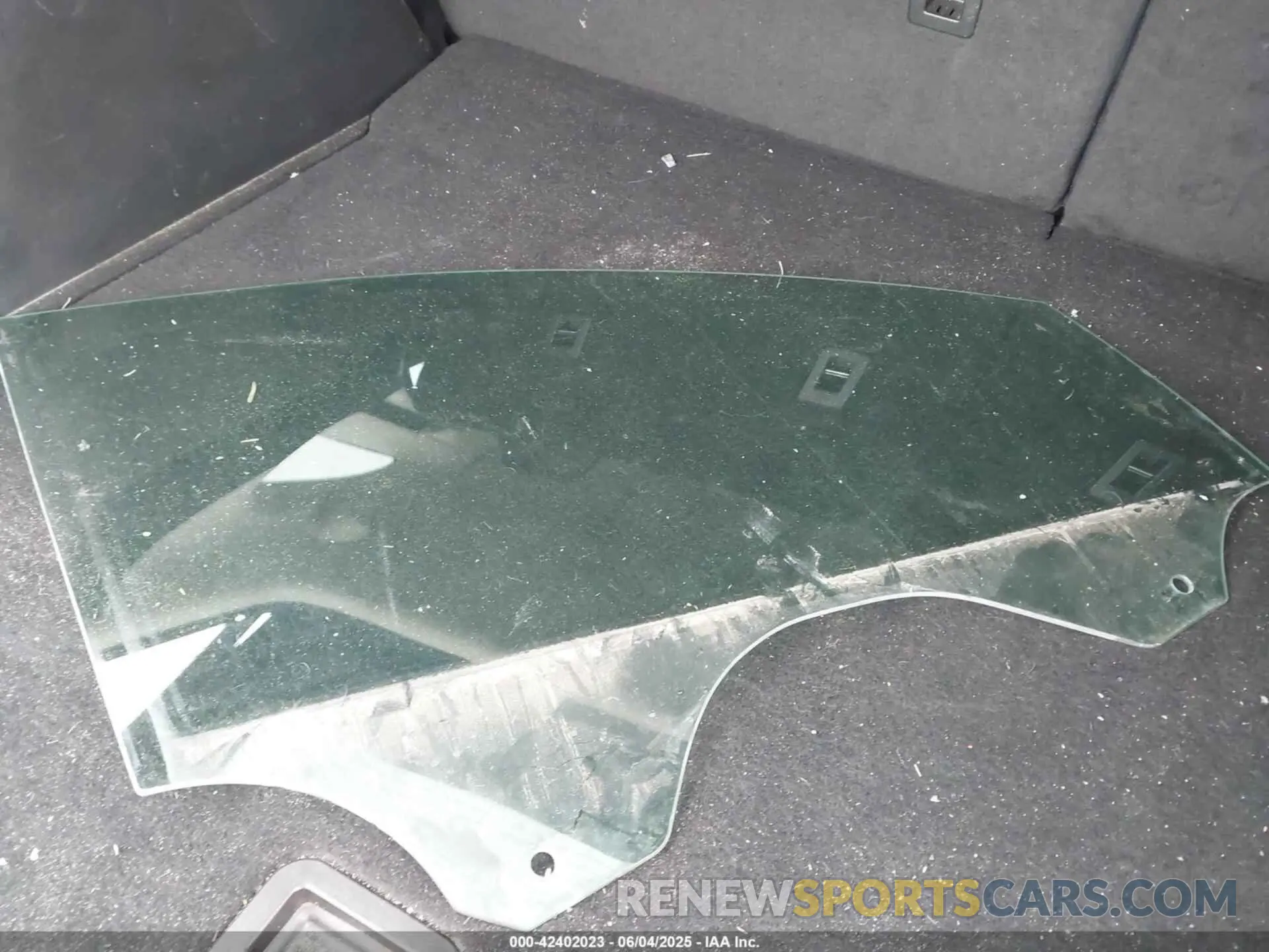 12 Photograph of a damaged car 2FMPK4K91NBA94645 FORD EDGE 2022