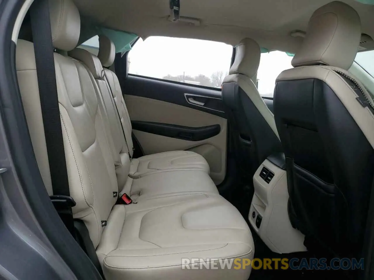 11 Photograph of a damaged car 2FMPK4K92NBA94671 FORD EDGE 2022