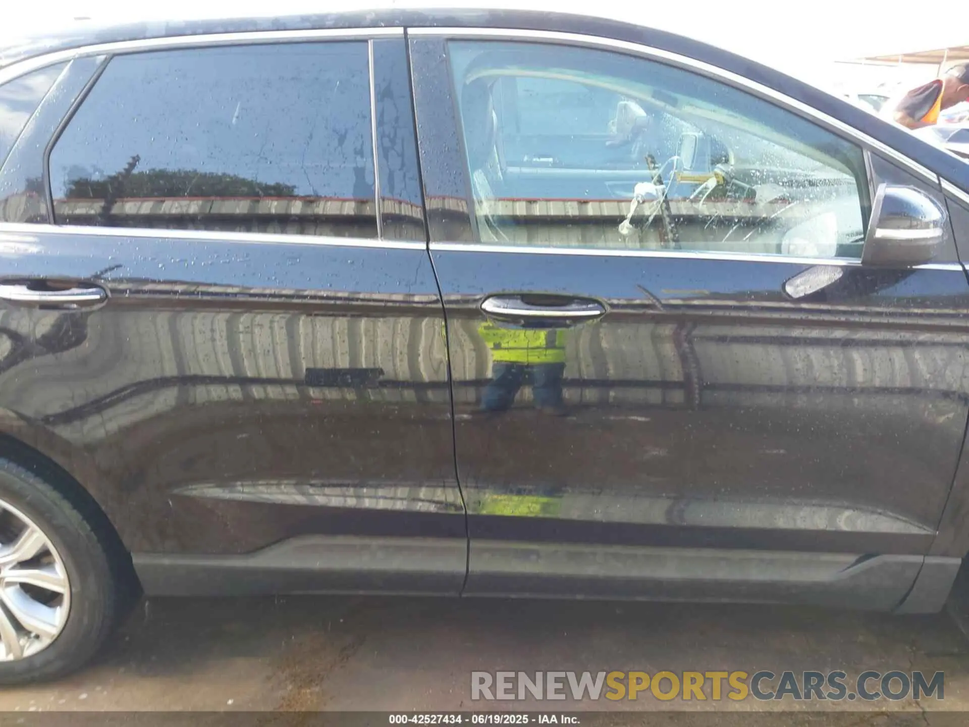 14 Photograph of a damaged car 2FMPK4K93NBA37833 FORD EDGE 2022