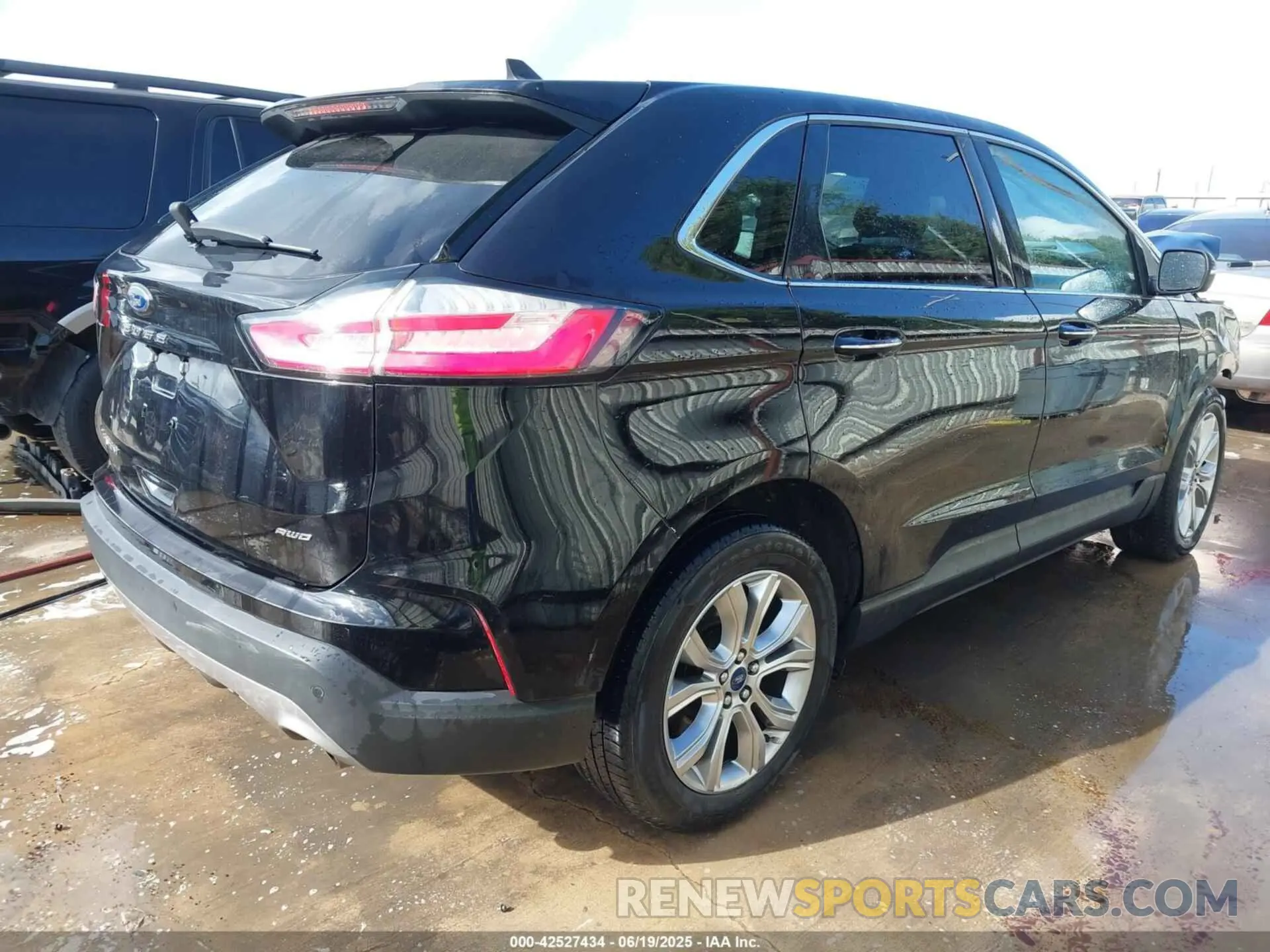 4 Photograph of a damaged car 2FMPK4K93NBA37833 FORD EDGE 2022