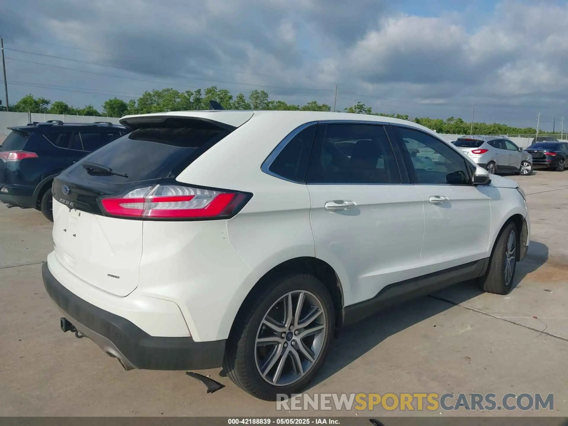 4 Photograph of a damaged car 2FMPK4K94NBA70551 FORD EDGE 2022