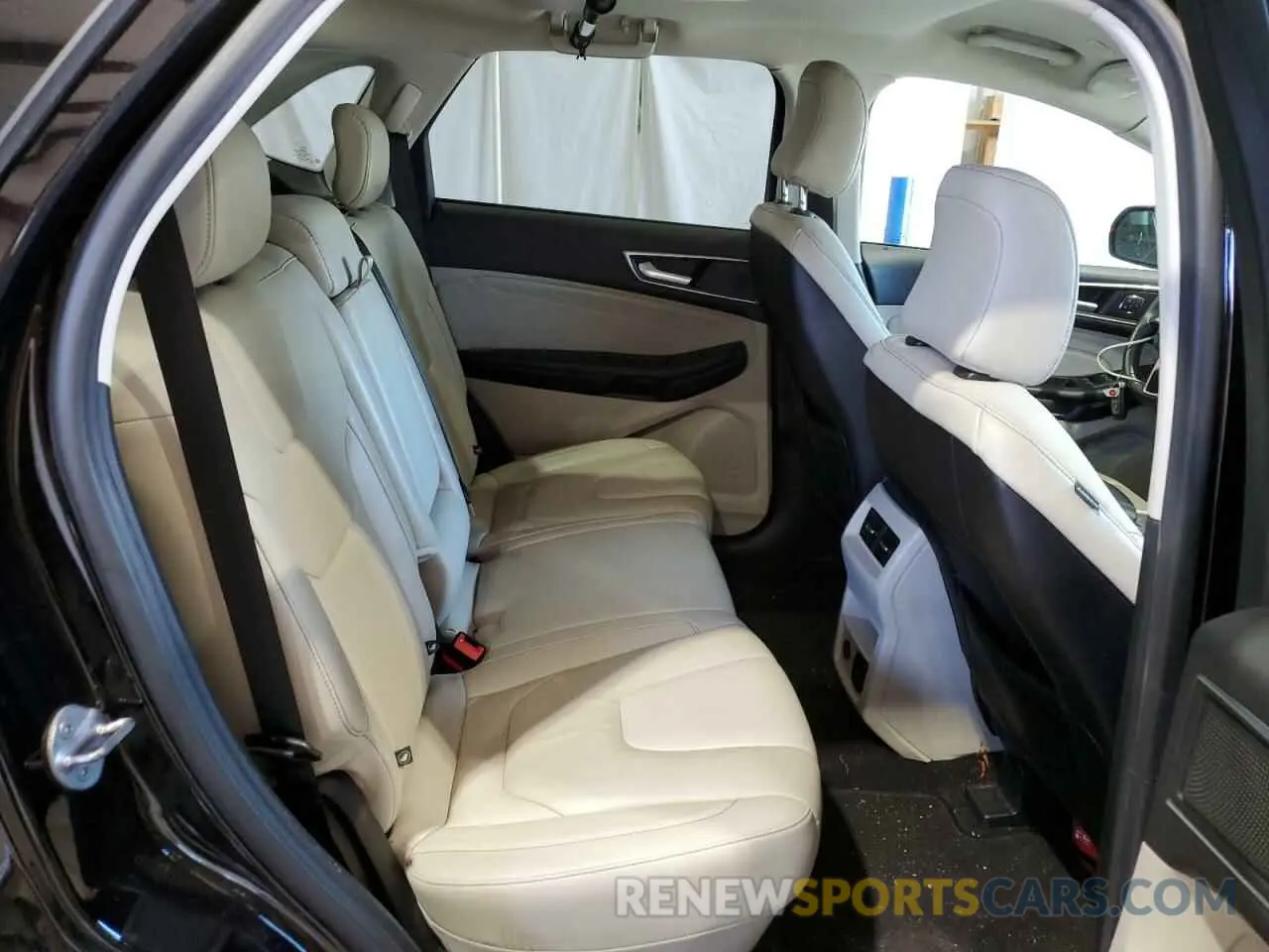 11 Photograph of a damaged car 2FMPK4K95NBA33668 FORD EDGE 2022