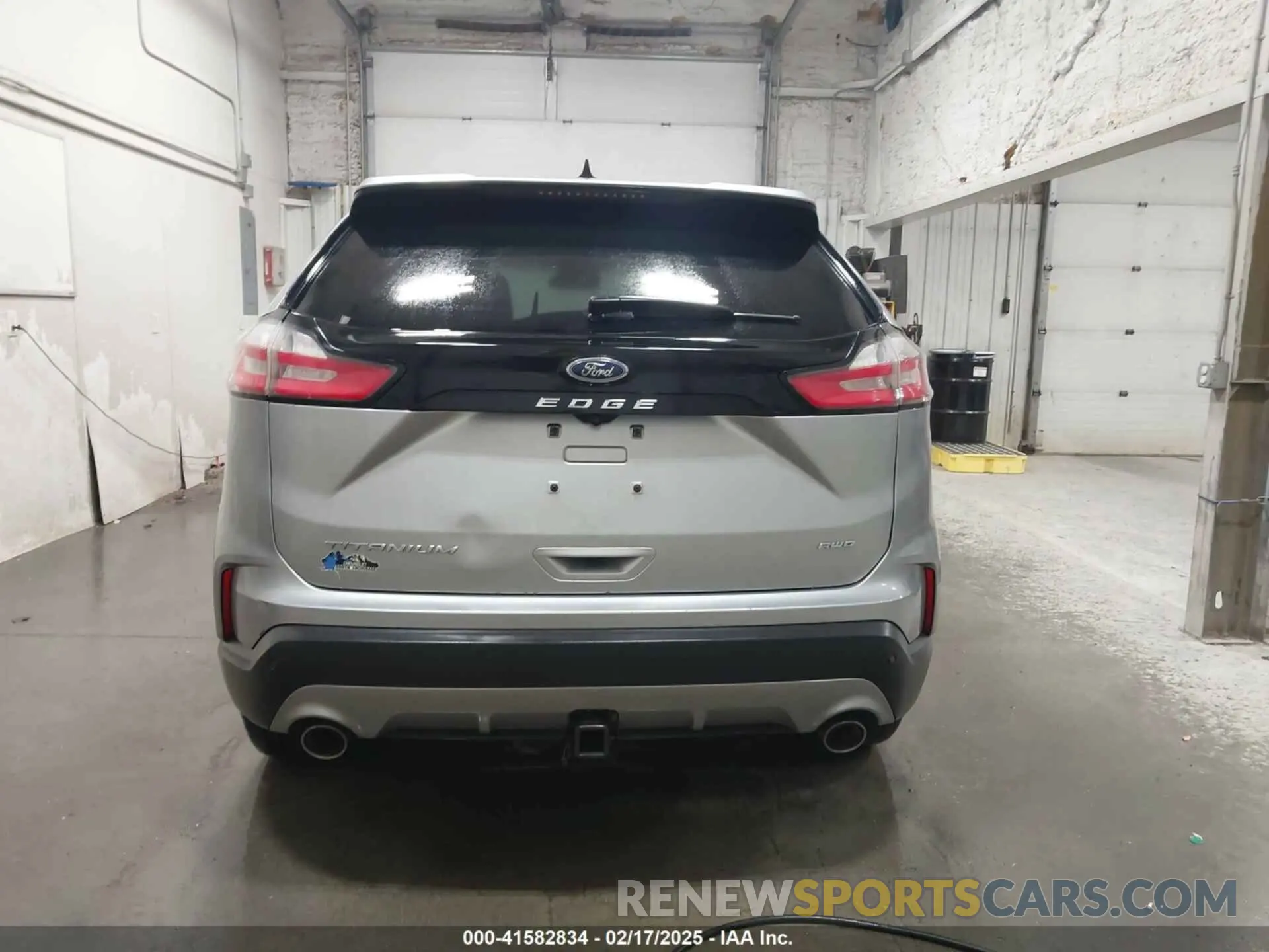 16 Photograph of a damaged car 2FMPK4K96NBA22582 FORD EDGE 2022