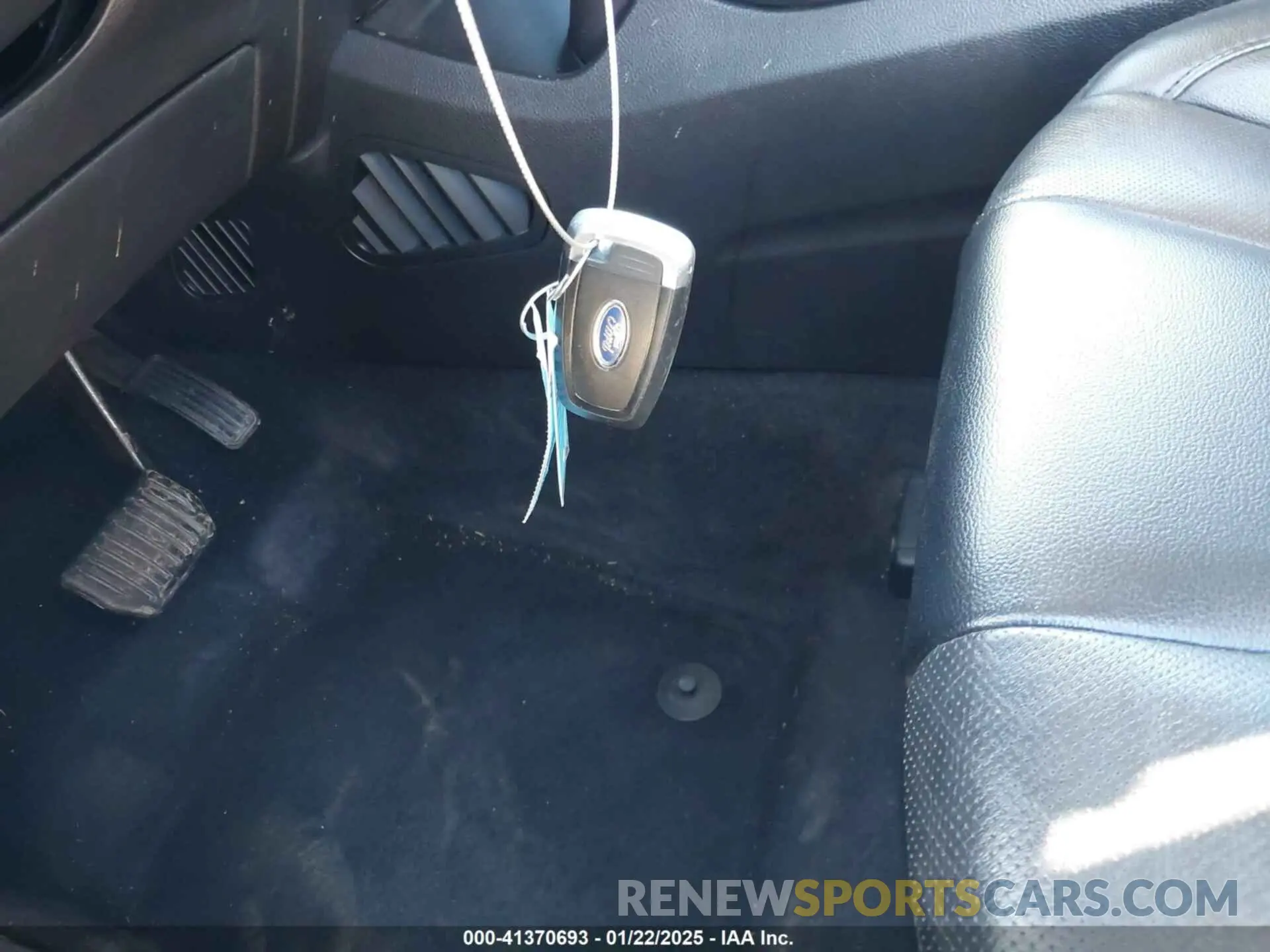 11 Photograph of a damaged car 2FMPK4K96NBA38426 FORD EDGE 2022