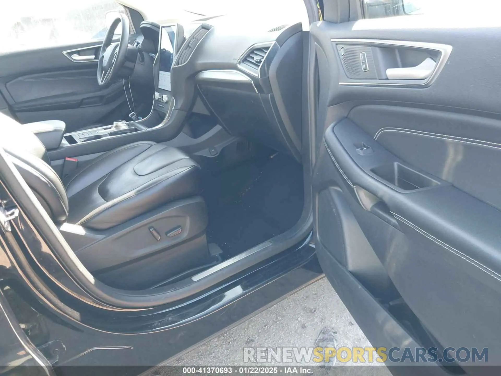 5 Photograph of a damaged car 2FMPK4K96NBA38426 FORD EDGE 2022