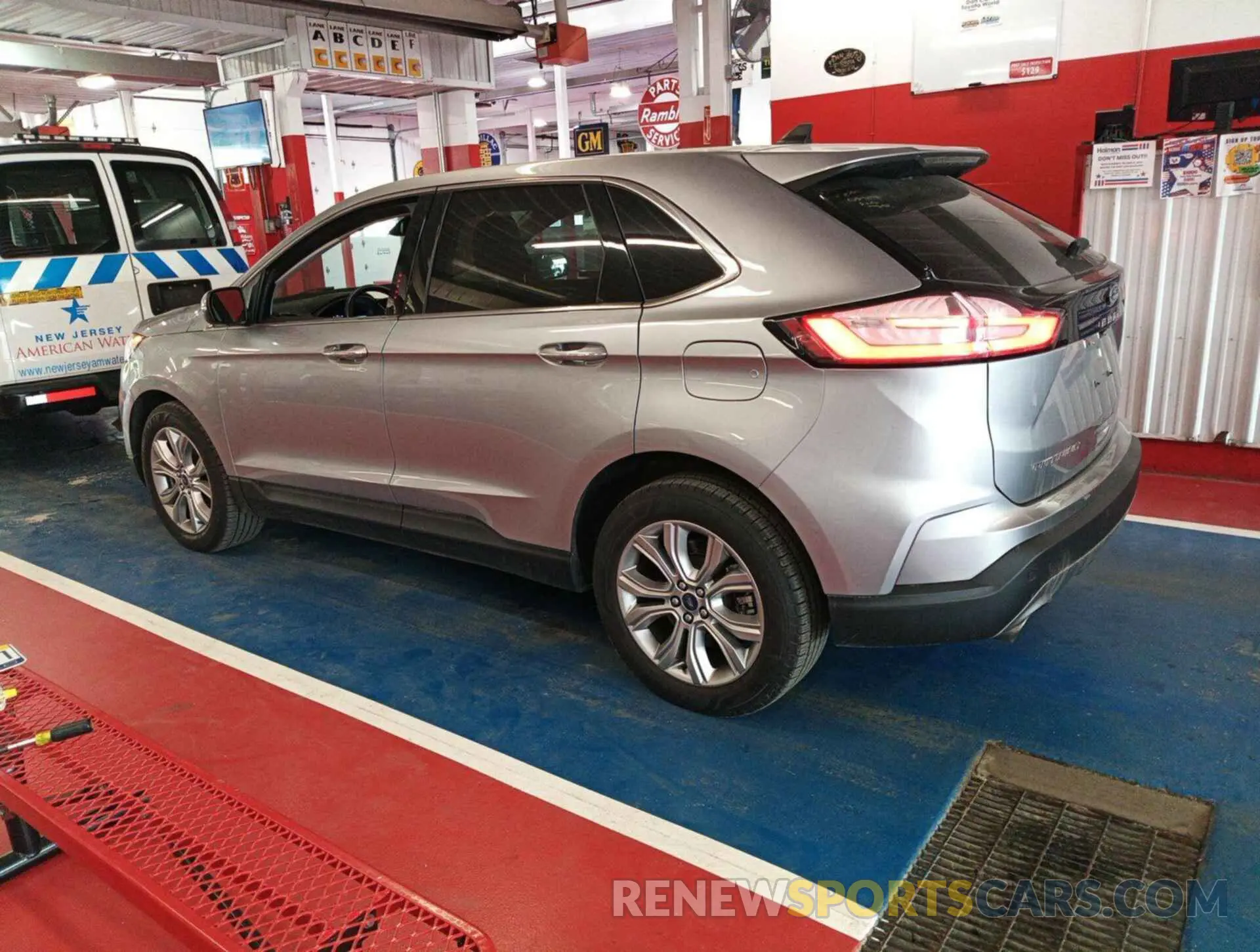 5 Photograph of a damaged car 2FMPK4K98NBA82041 FORD EDGE 2022