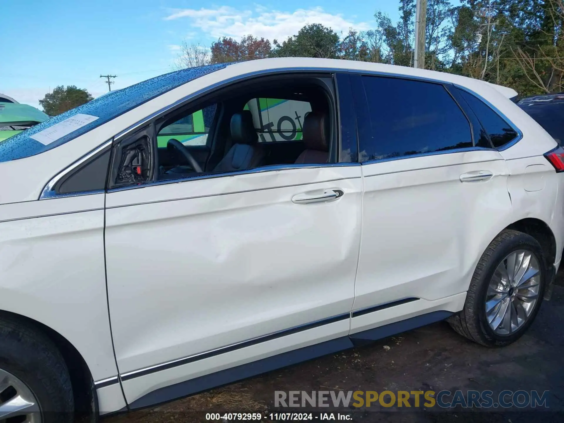 14 Photograph of a damaged car 2FMPK4K98NBB09352 FORD EDGE 2022