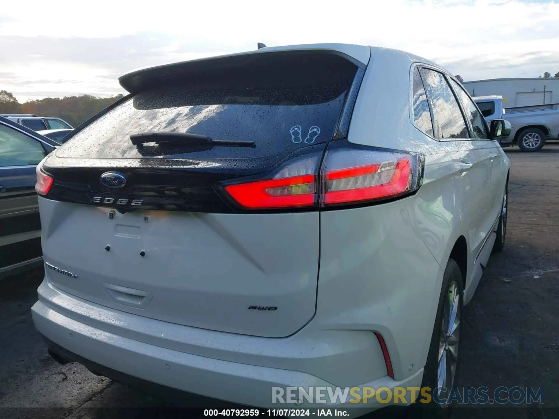 16 Photograph of a damaged car 2FMPK4K98NBB09352 FORD EDGE 2022