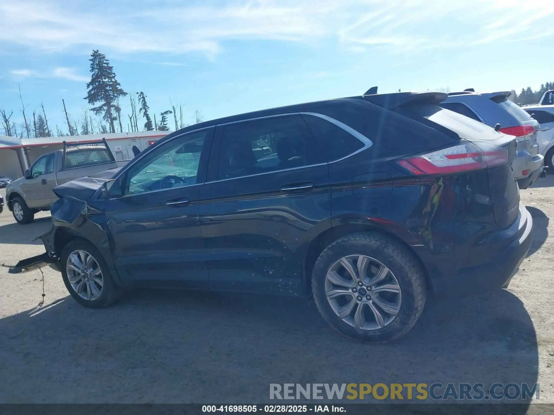 13 Photograph of a damaged car 2FMPK4K9XNBA47811 FORD EDGE 2022