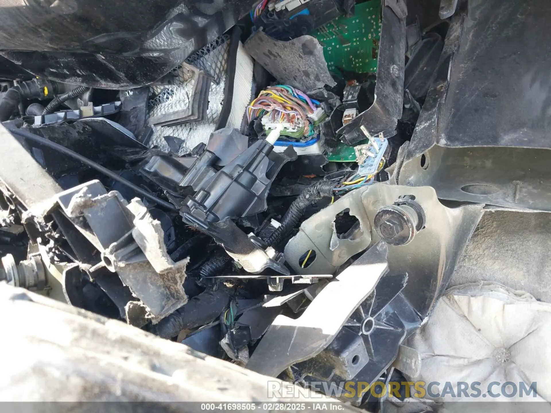 16 Photograph of a damaged car 2FMPK4K9XNBA47811 FORD EDGE 2022