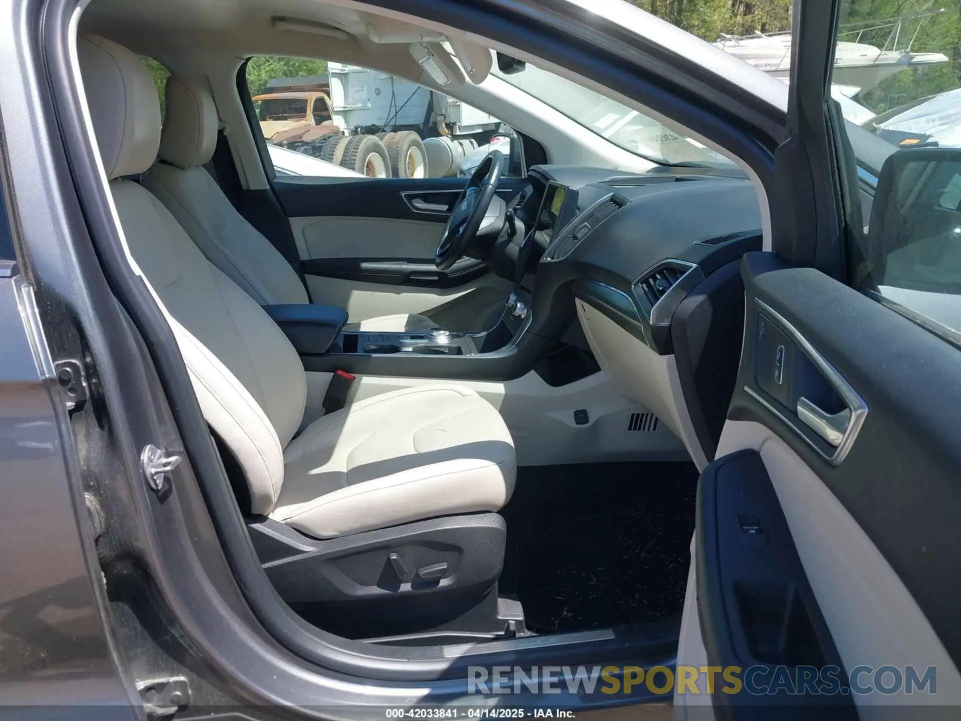5 Photograph of a damaged car 2FMPK4K9XNBB05741 FORD EDGE 2022