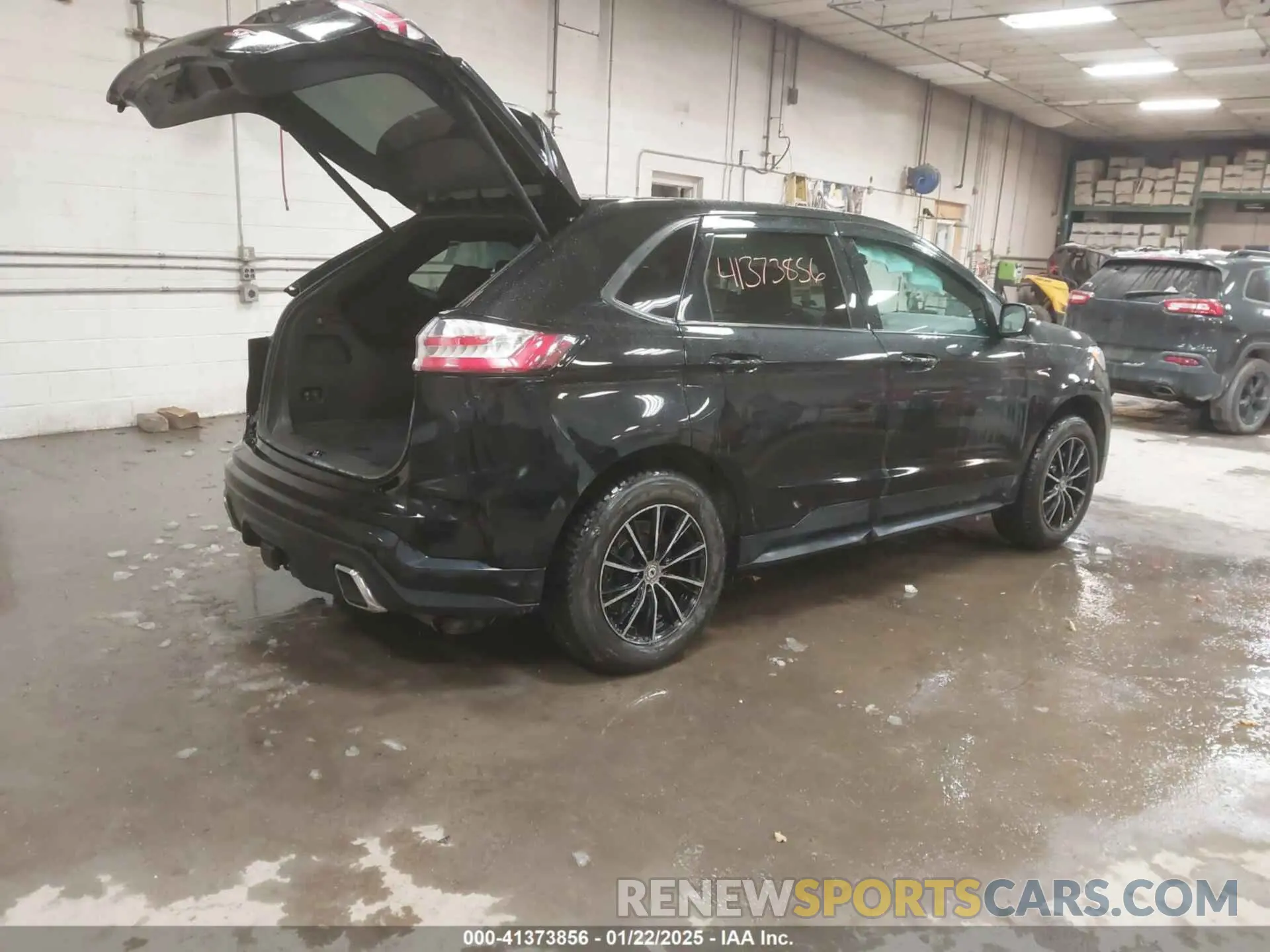 4 Photograph of a damaged car 2FMPK4AP6PBA06398 FORD EDGE 2023