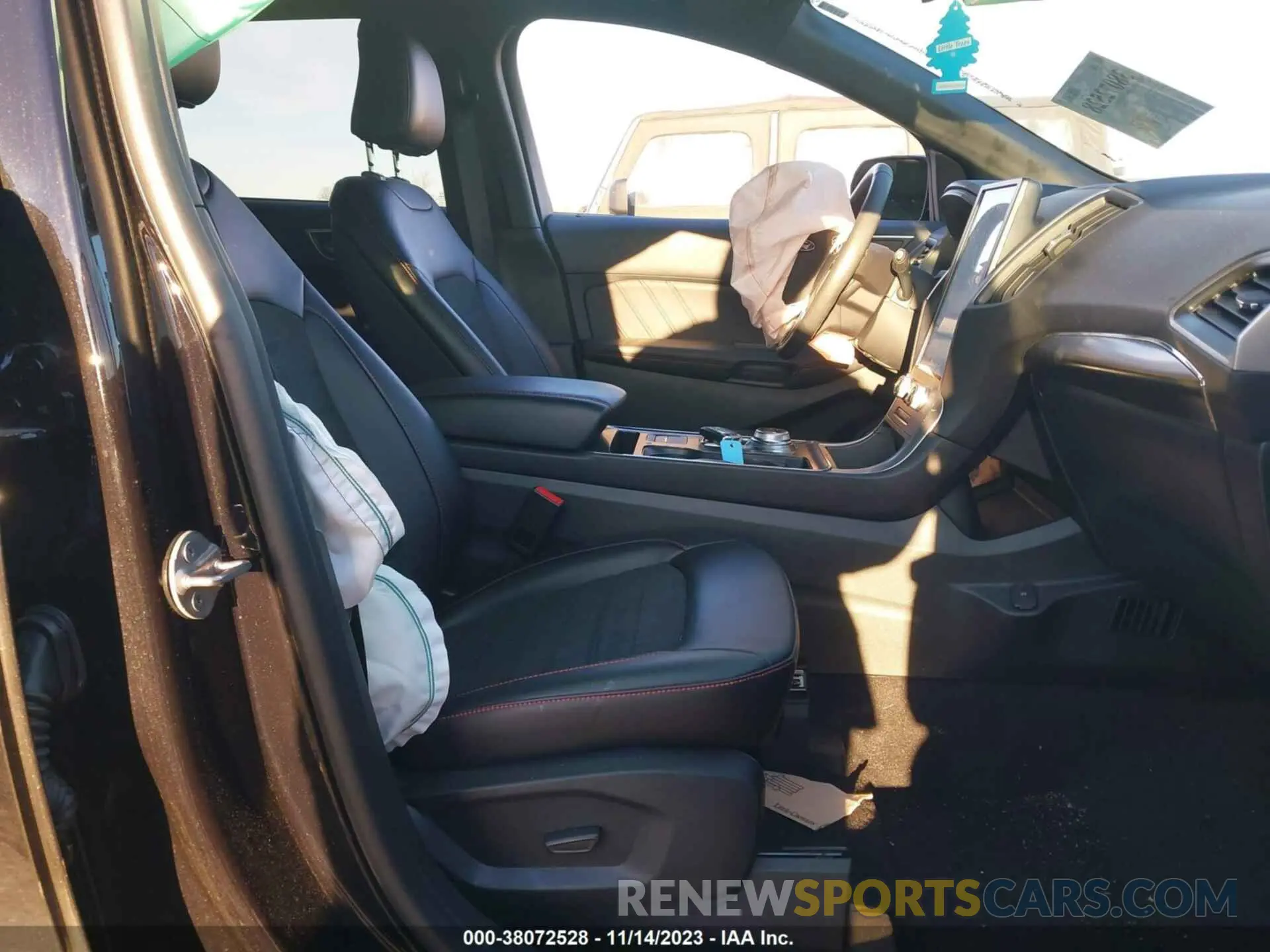 5 Photograph of a damaged car 2FMPK4J95PBA09729 FORD EDGE 2023