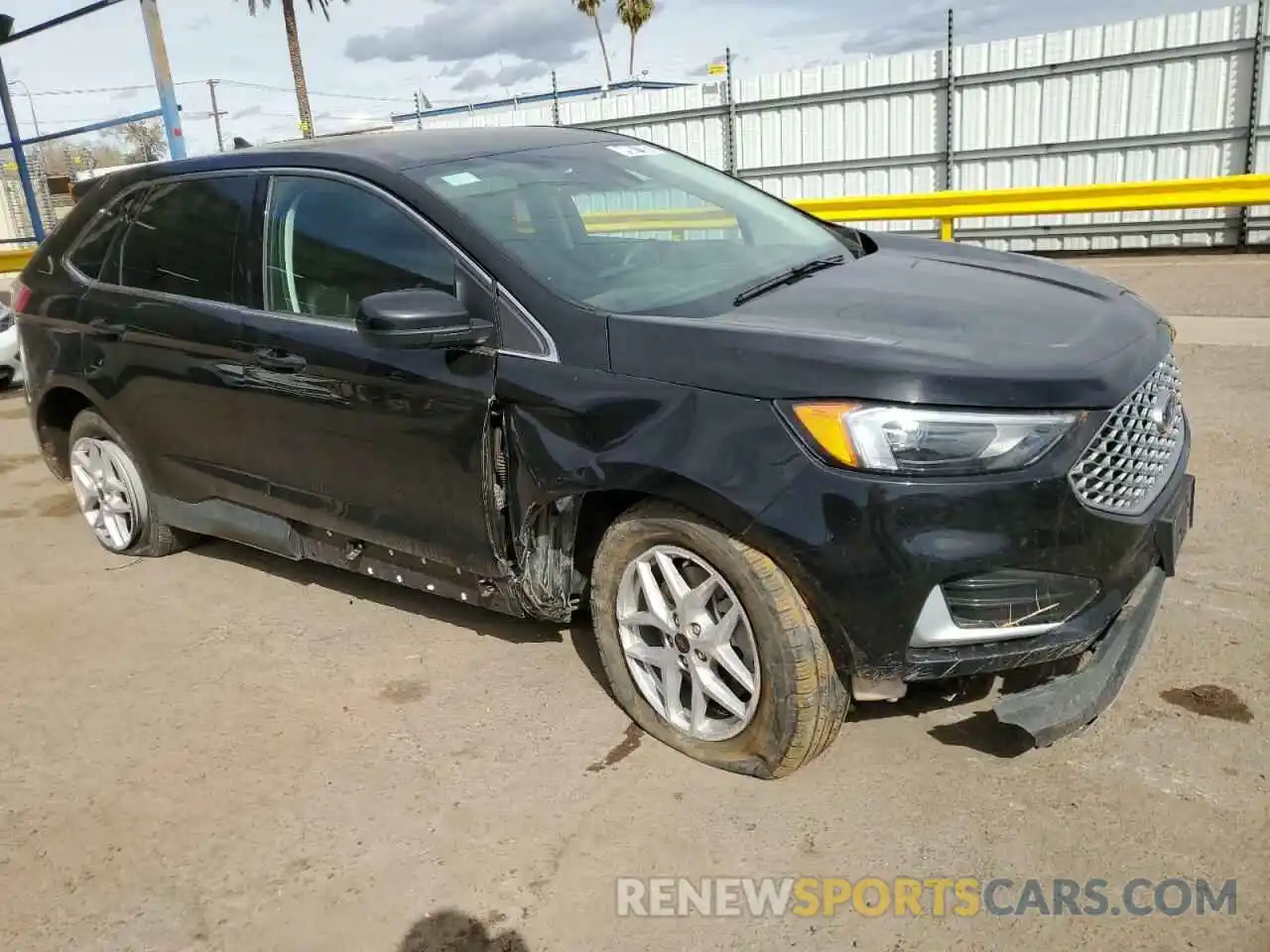 4 Photograph of a damaged car 2FMPK4J9XPBA30656 FORD EDGE 2023