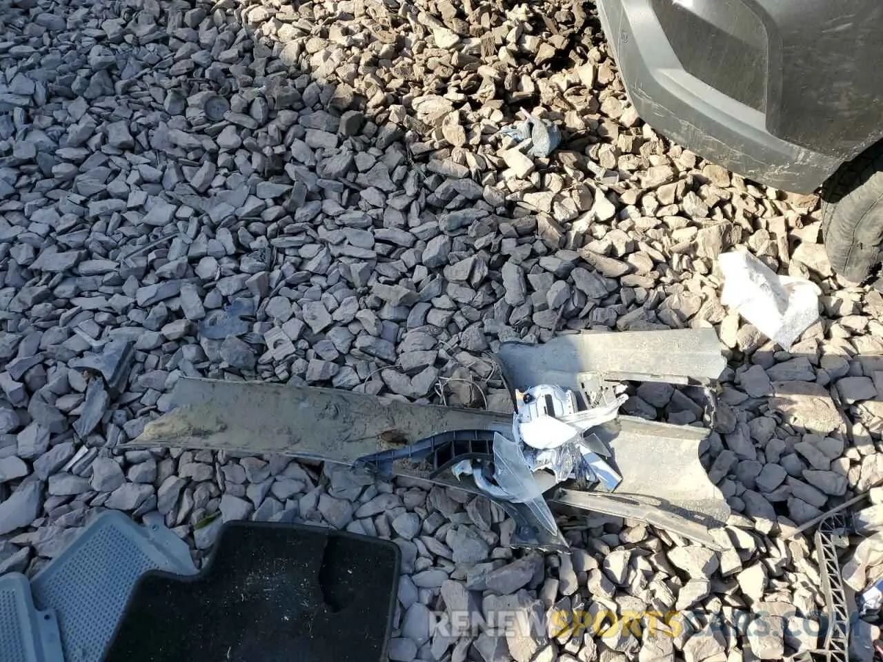 13 Photograph of a damaged car 2FMPK4J9XPBA38238 FORD EDGE 2023