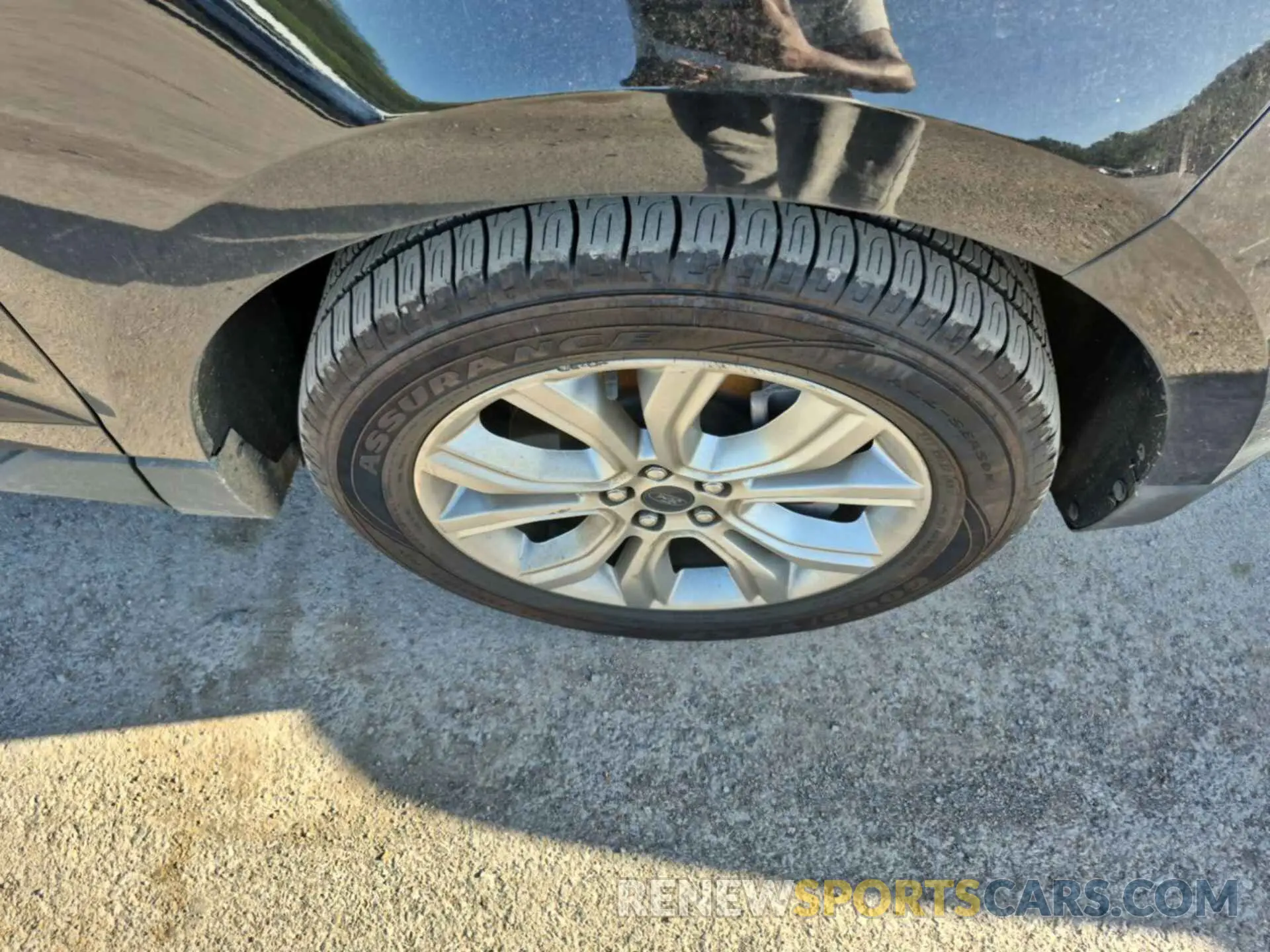 27 Photograph of a damaged car 2FMPK4K93PBA44736 FORD EDGE 2023