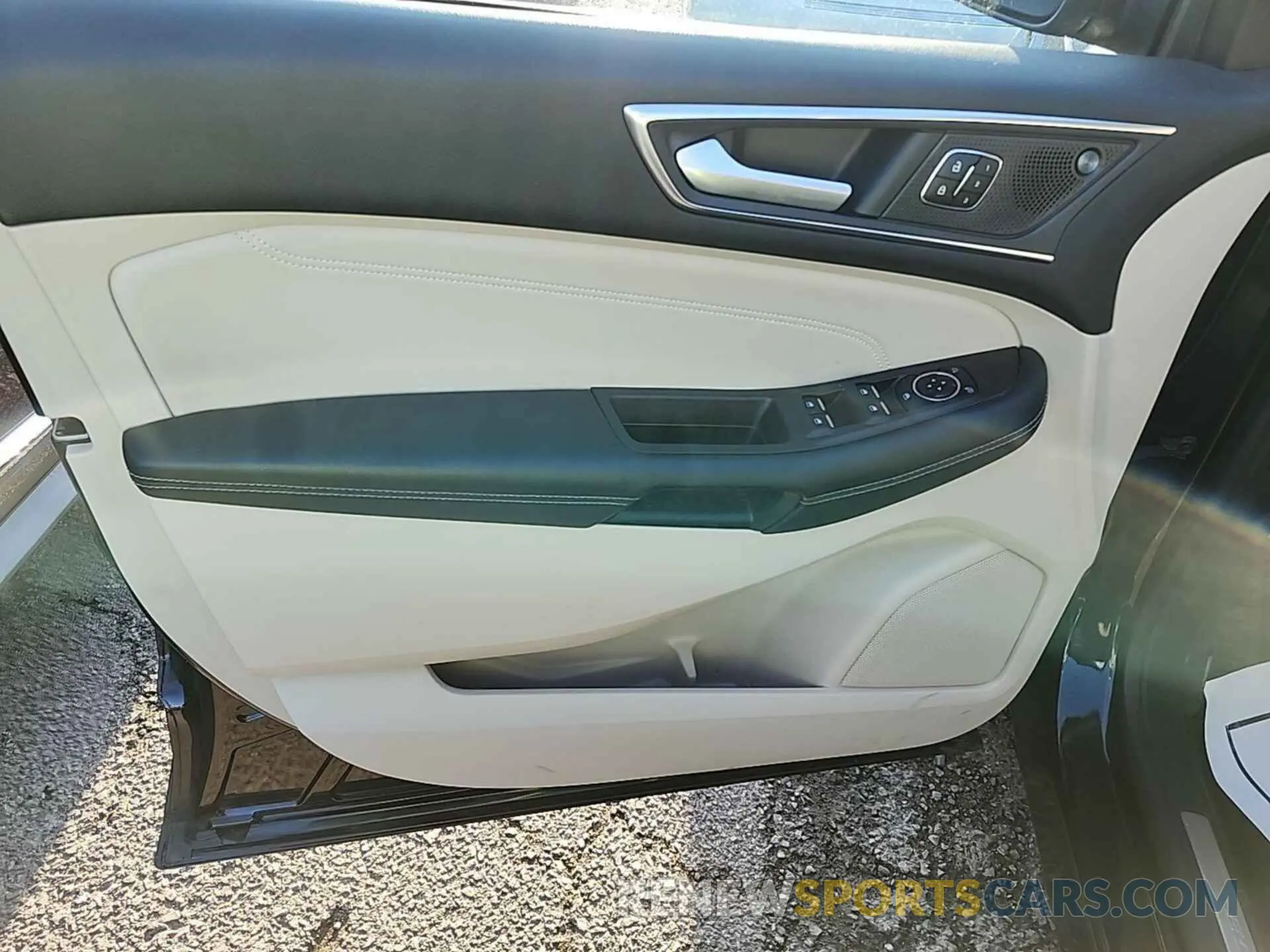 9 Photograph of a damaged car 2FMPK4K93PBA44736 FORD EDGE 2023
