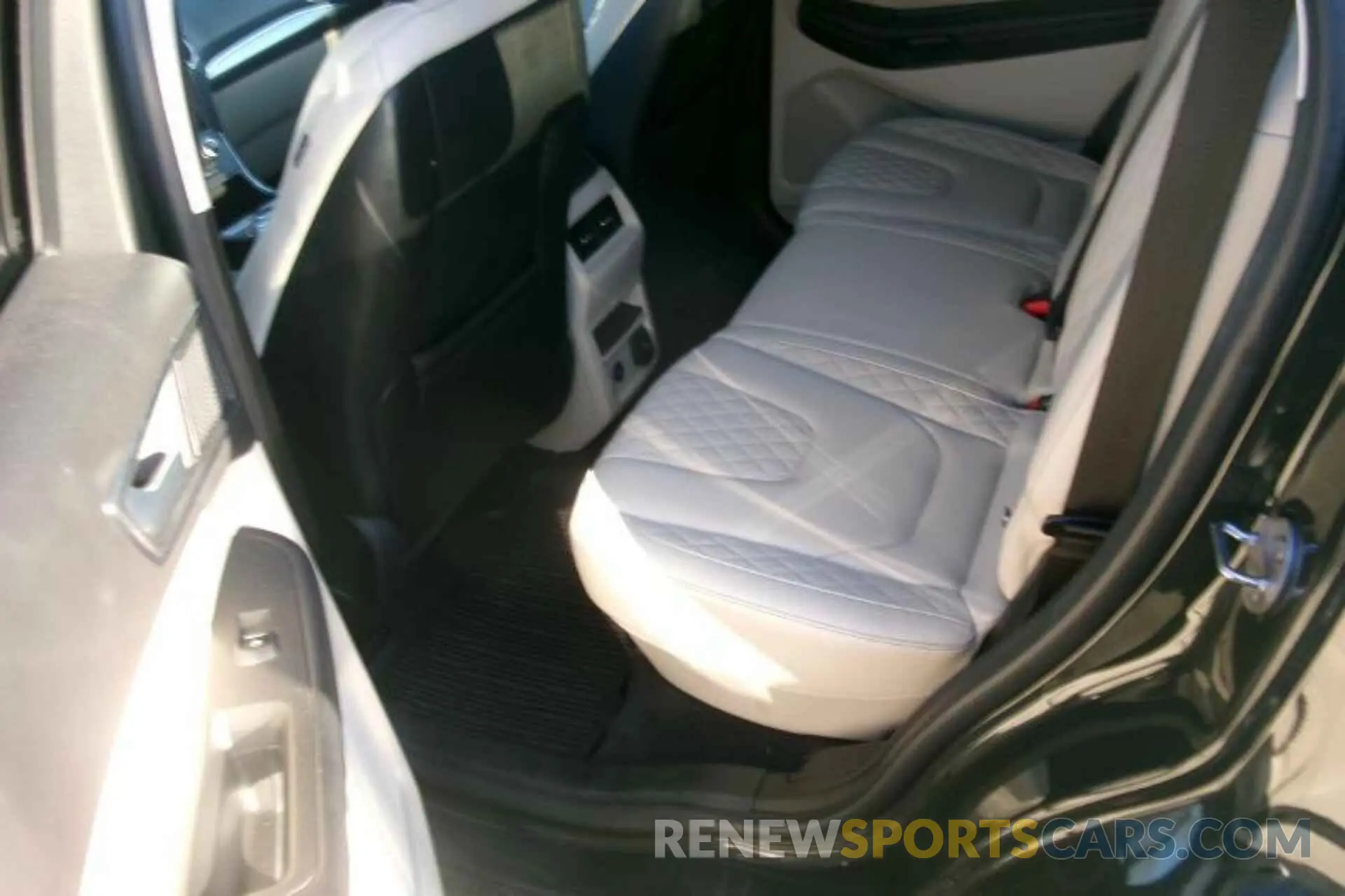 3 Photograph of a damaged car 2FMPK4K9XPBA45026 FORD EDGE 2023