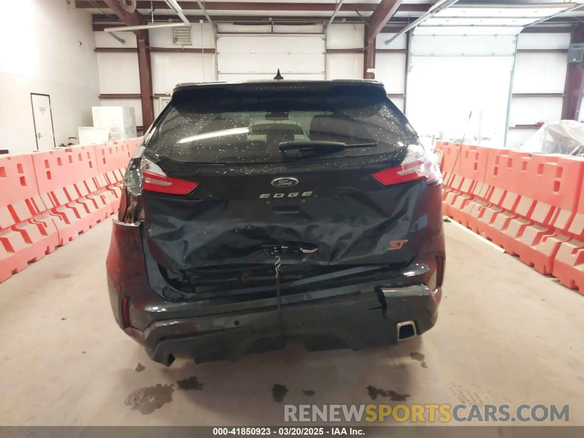 16 Photograph of a damaged car 2FMPK4AP0RBA00194 FORD EDGE 2024