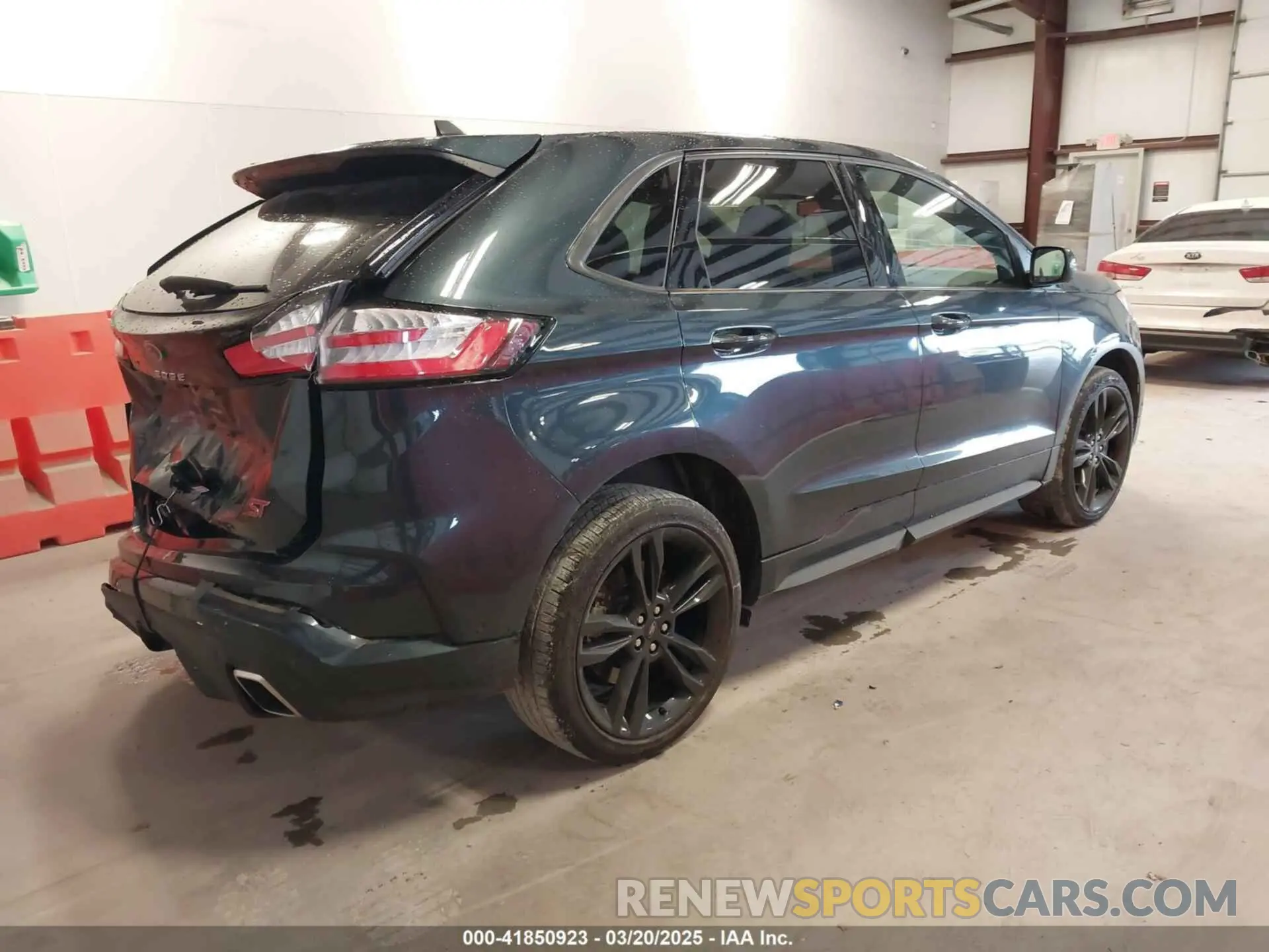 4 Photograph of a damaged car 2FMPK4AP0RBA00194 FORD EDGE 2024