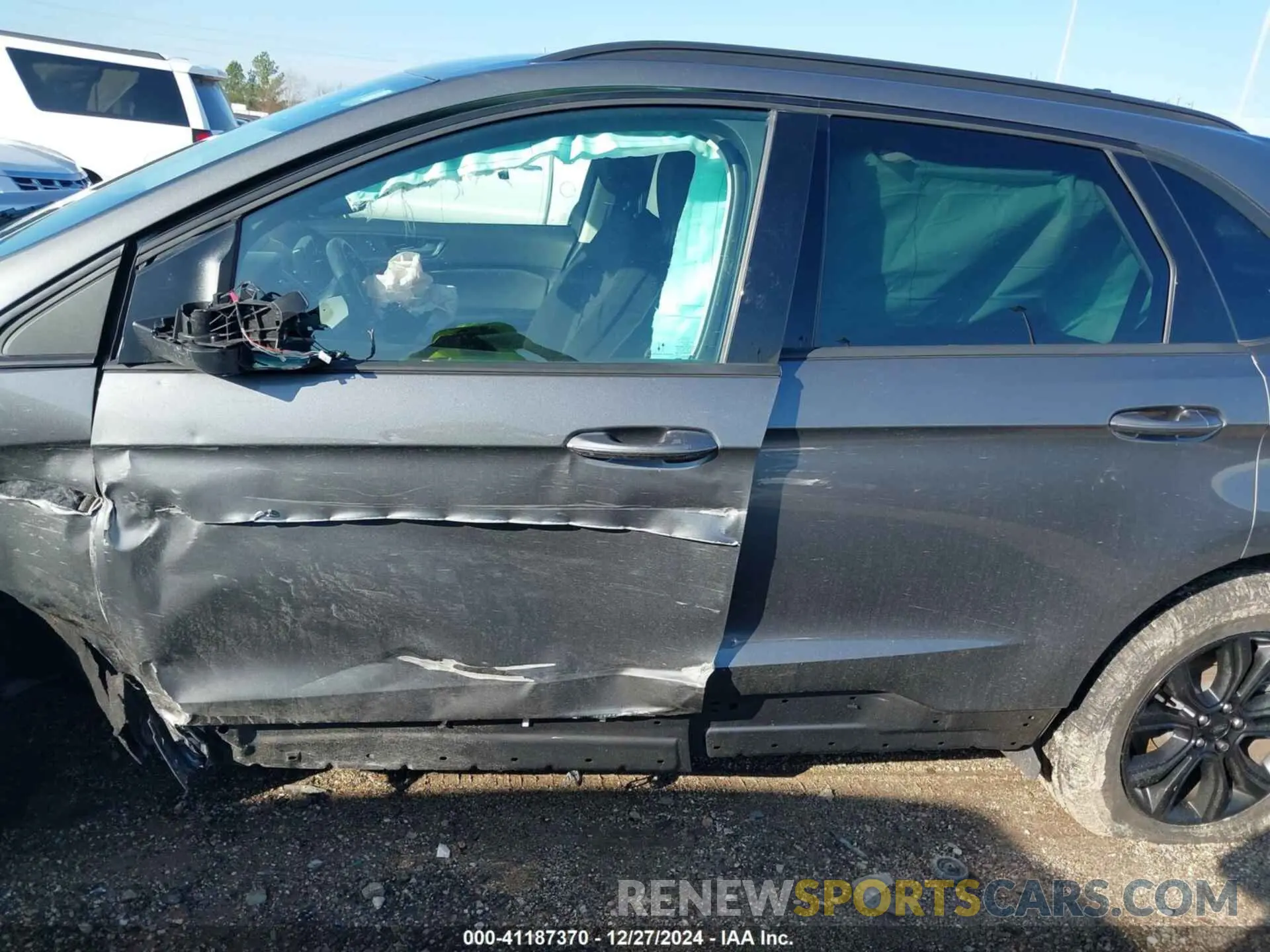 18 Photograph of a damaged car 2FMPK4G95RBA65891 FORD EDGE 2024