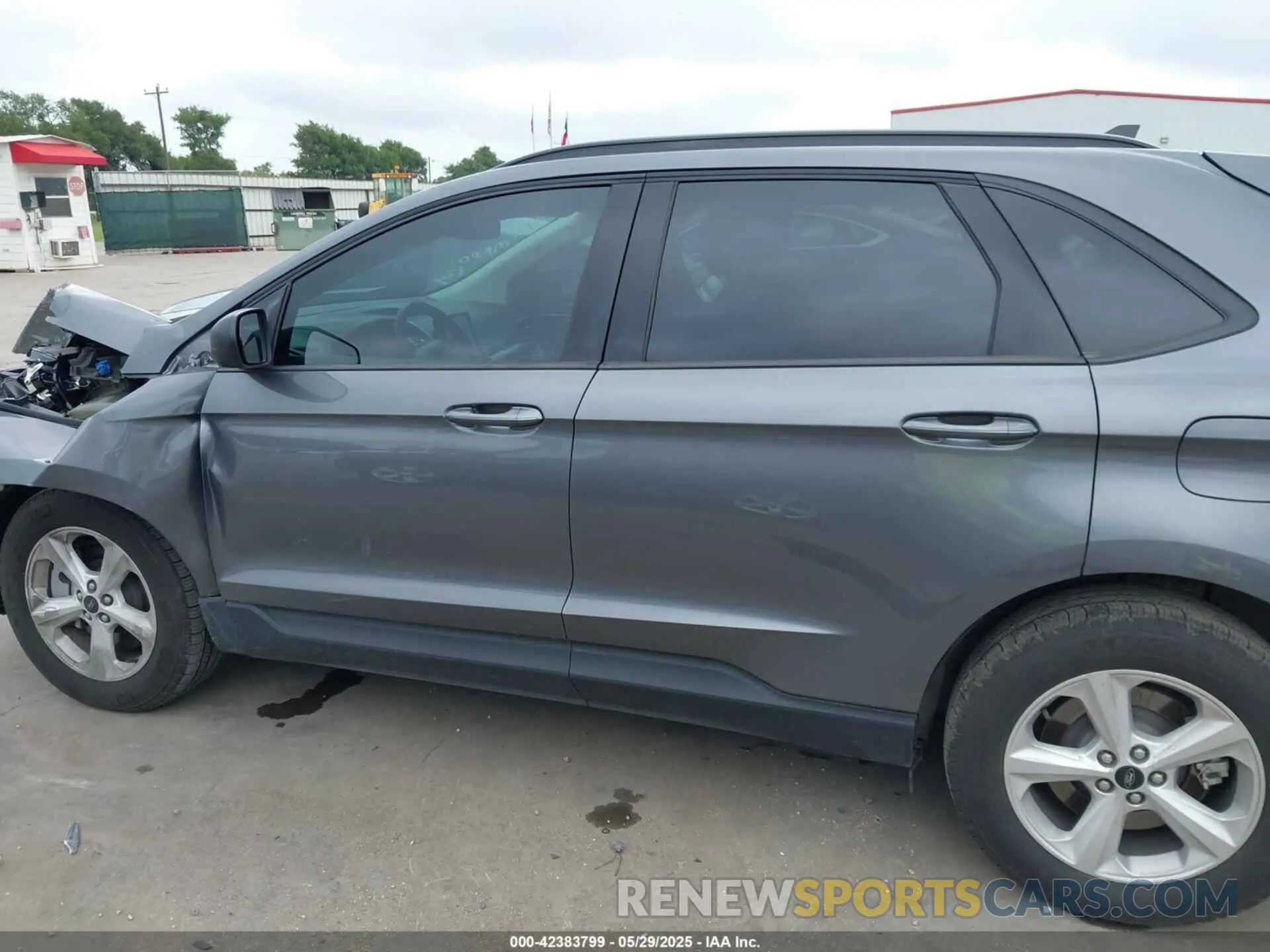14 Photograph of a damaged car 2FMPK4G98RBA34456 FORD EDGE 2024