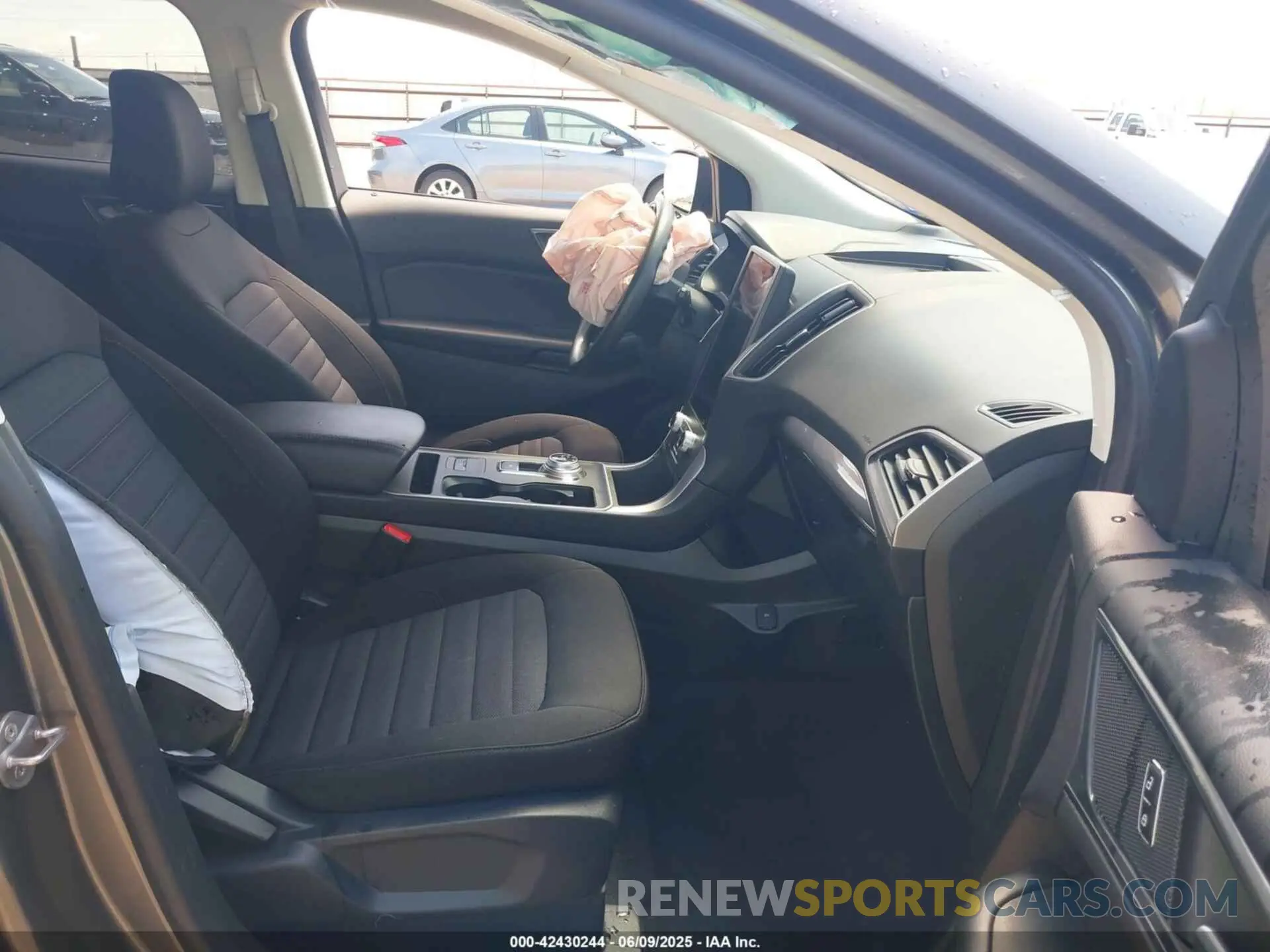 5 Photograph of a damaged car 2FMPK4G99RBB18608 FORD EDGE 2024