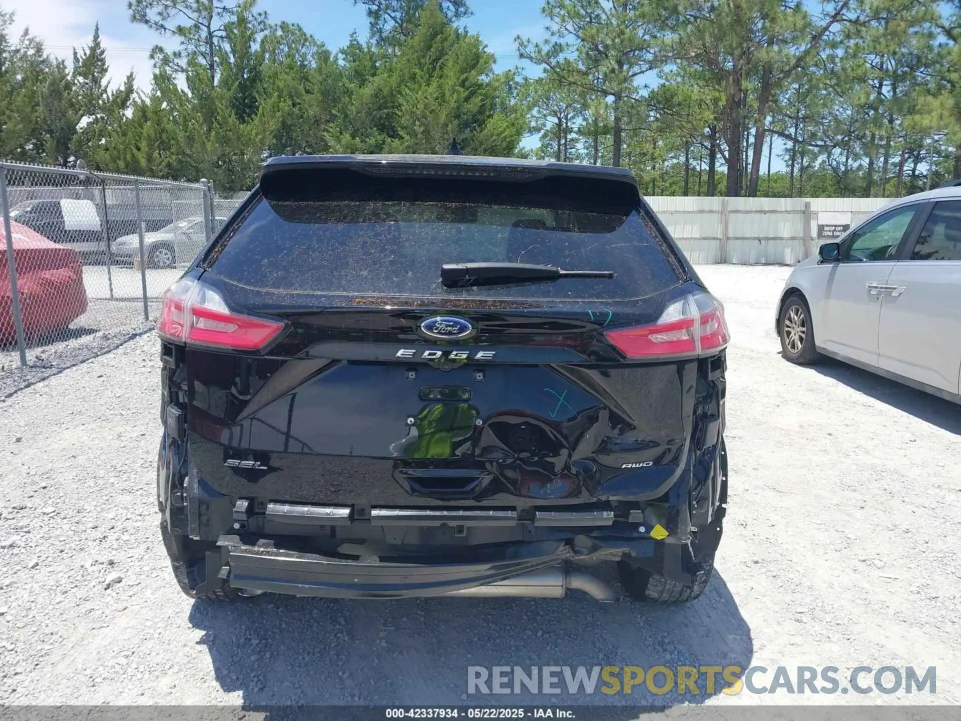 17 Photograph of a damaged car 2FMPK4J90RBA51082 FORD EDGE 2024