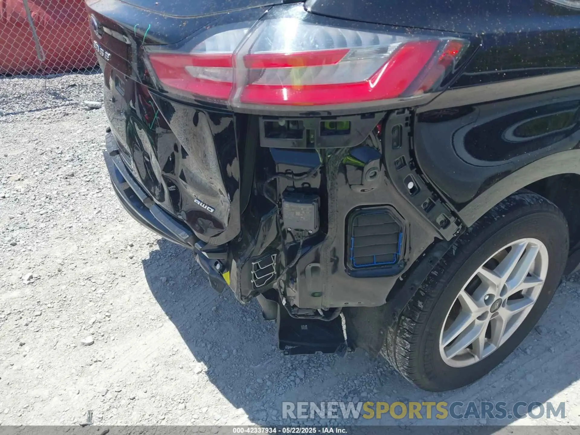 18 Photograph of a damaged car 2FMPK4J90RBA51082 FORD EDGE 2024