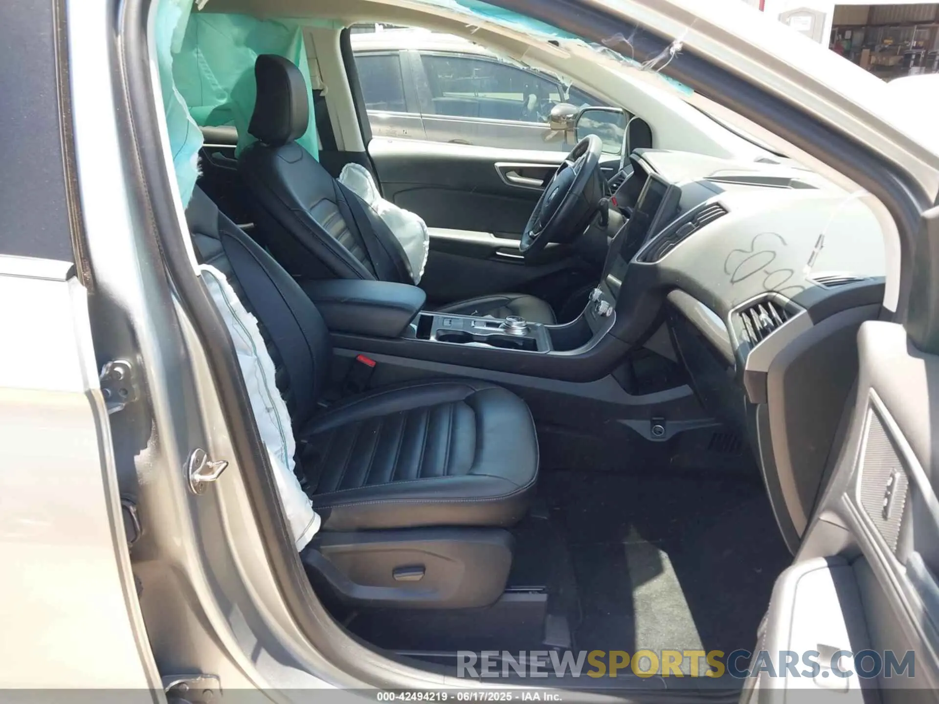 5 Photograph of a damaged car 2FMPK4J90RBA77925 FORD EDGE 2024