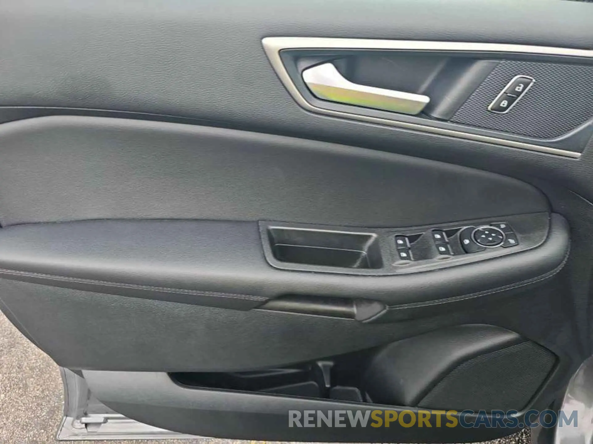 4 Photograph of a damaged car 2FMPK4J91RBA51804 FORD EDGE 2024