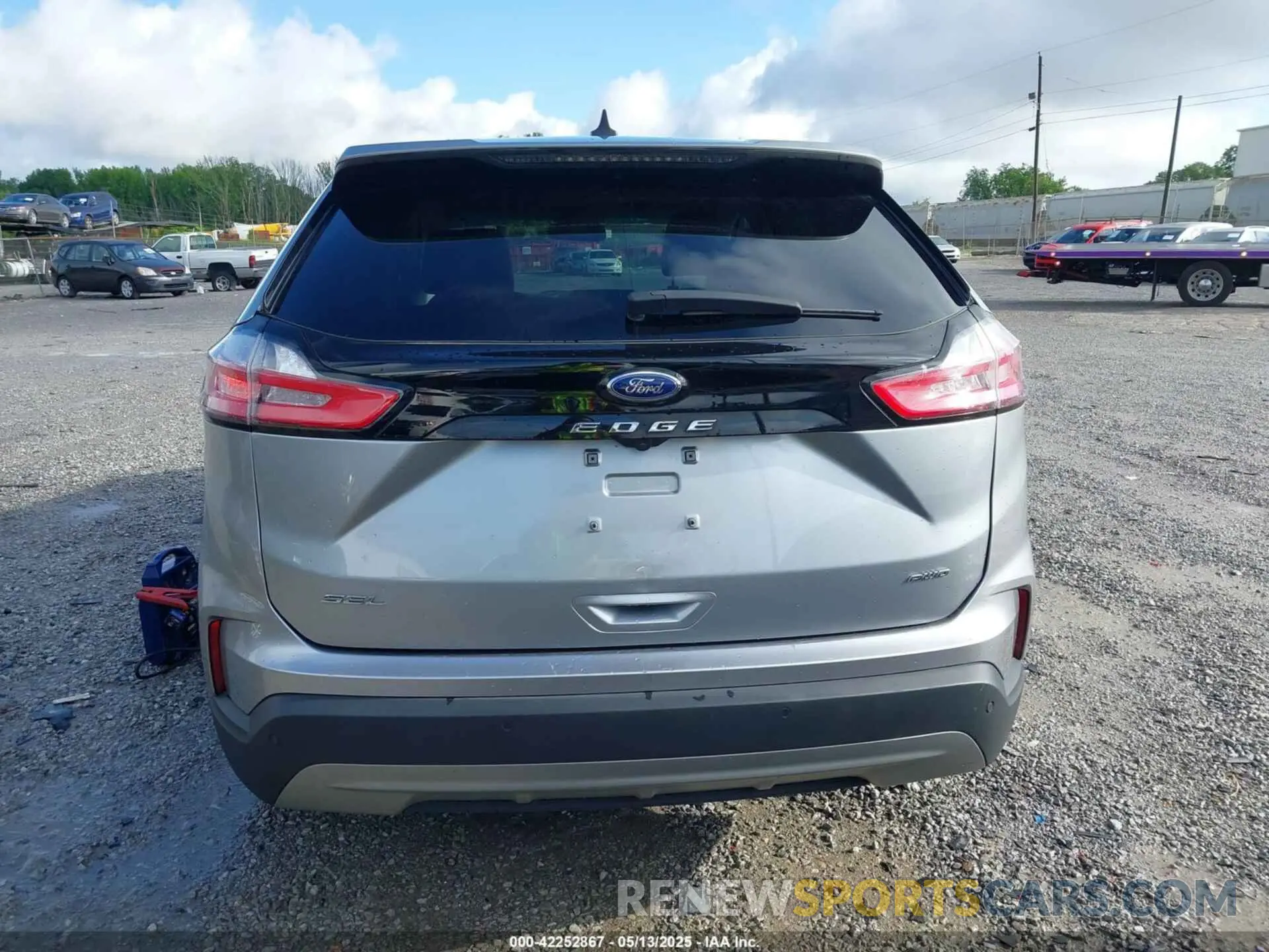 17 Photograph of a damaged car 2FMPK4J91RBA88111 FORD EDGE 2024