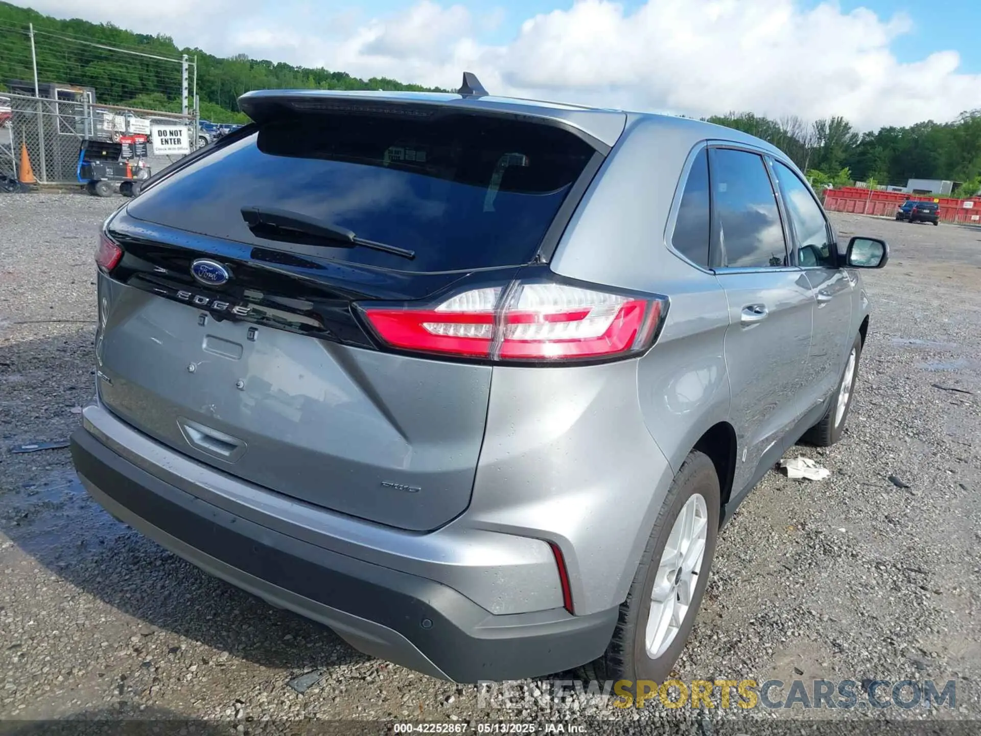 4 Photograph of a damaged car 2FMPK4J91RBA88111 FORD EDGE 2024