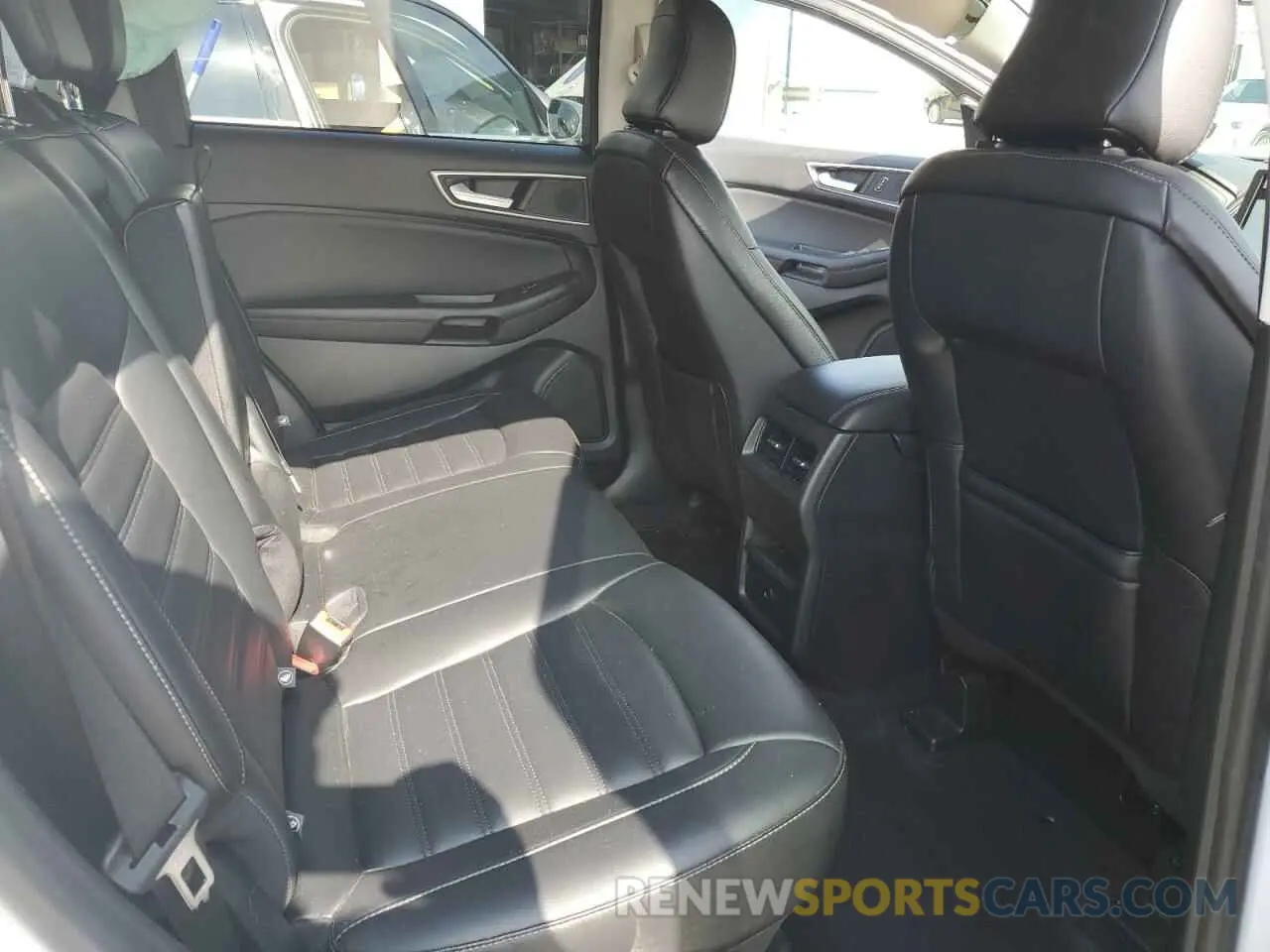 11 Photograph of a damaged car 2FMPK4J92RBA52640 FORD EDGE 2024