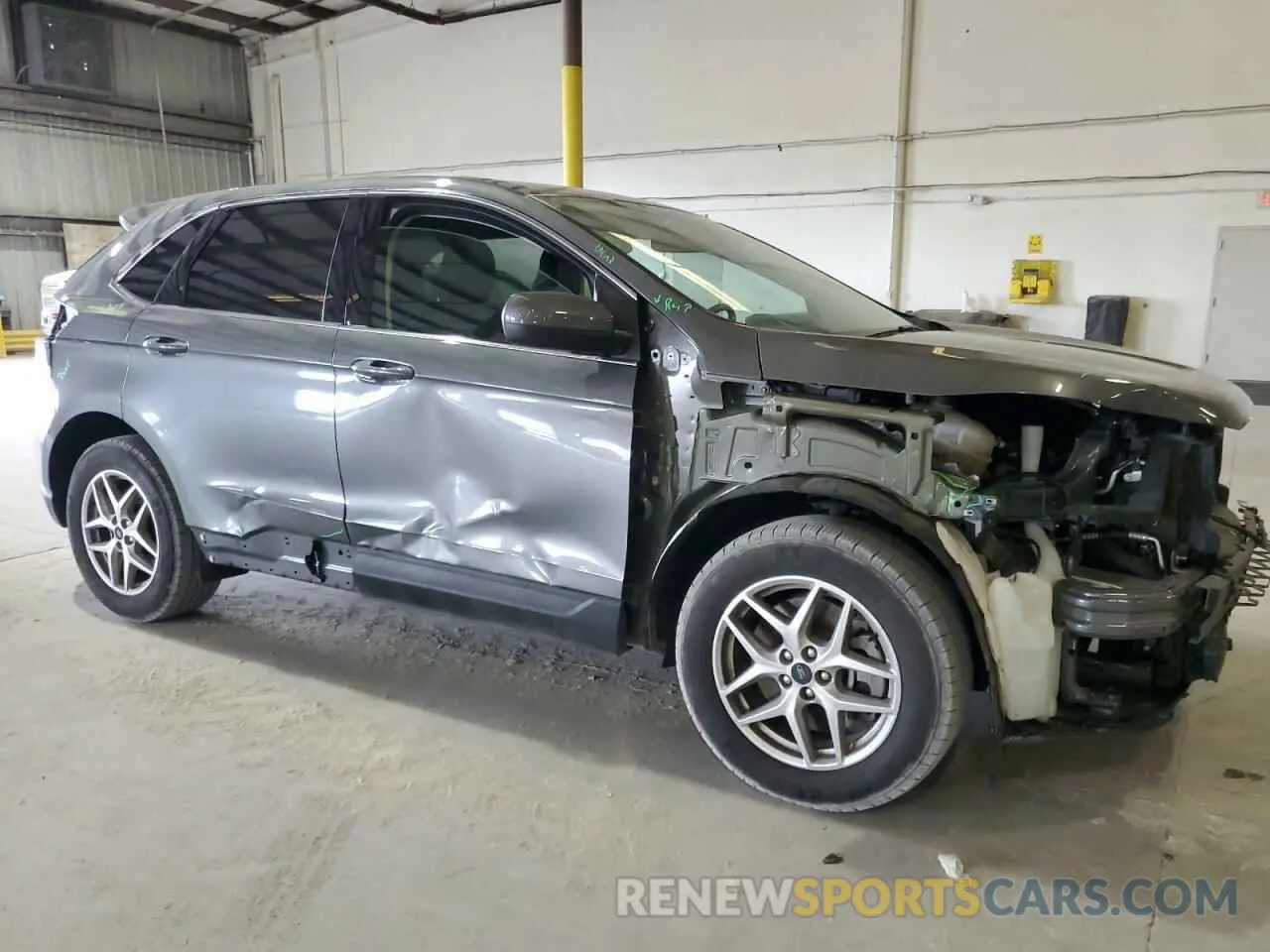 4 Photograph of a damaged car 2FMPK4J92RBA78235 FORD EDGE 2024