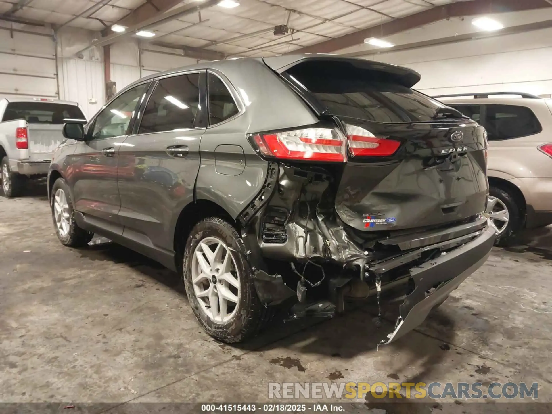 3 Photograph of a damaged car 2FMPK4J93RBA60469 FORD EDGE 2024