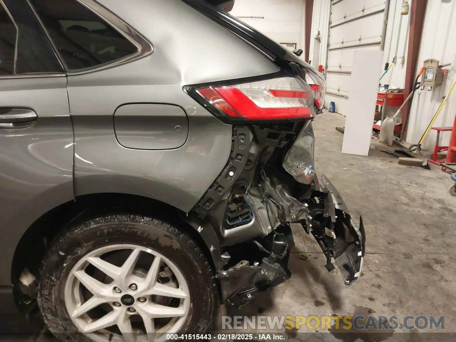 6 Photograph of a damaged car 2FMPK4J93RBA60469 FORD EDGE 2024