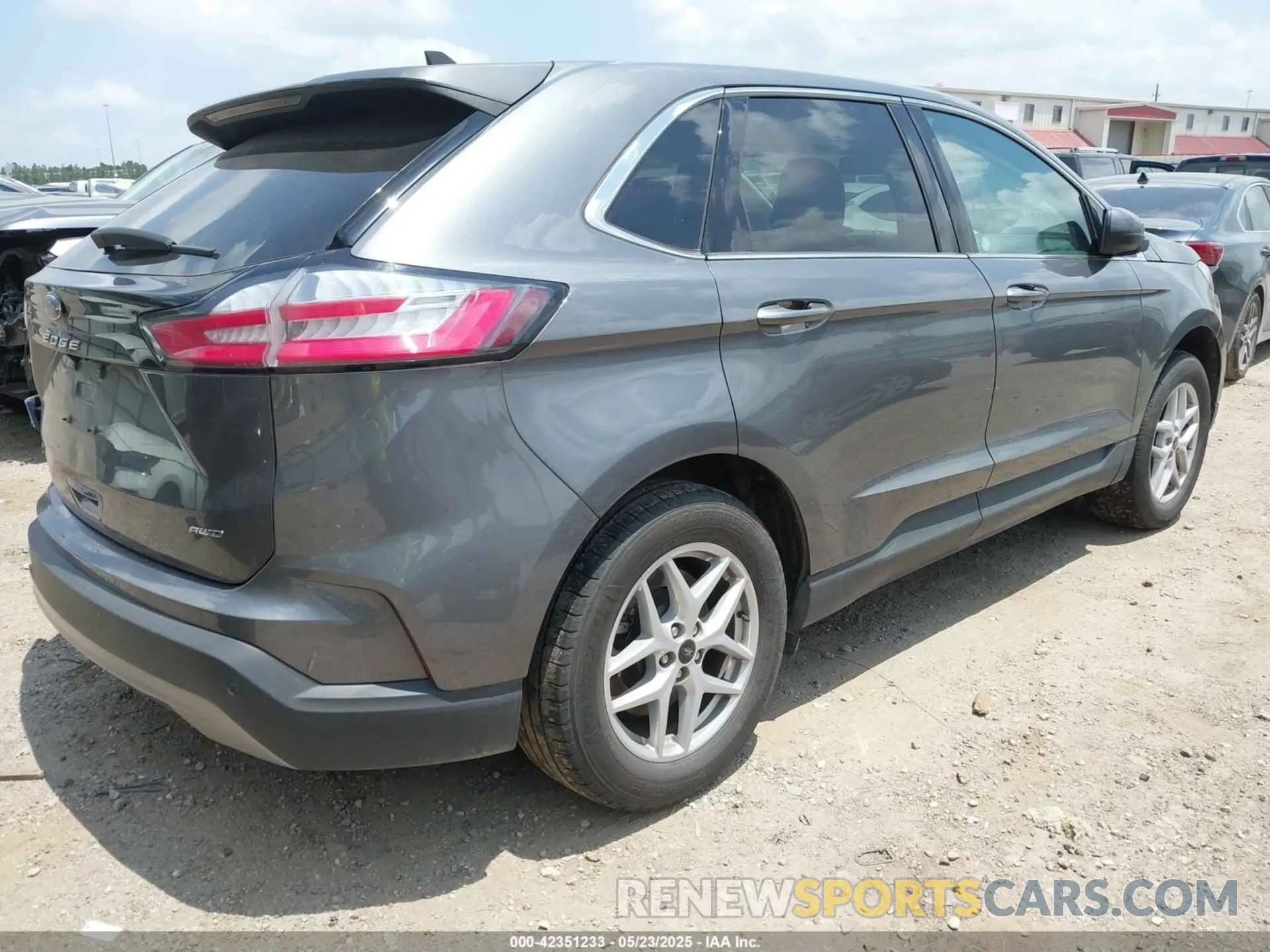 4 Photograph of a damaged car 2FMPK4J93RBA76574 FORD EDGE 2024