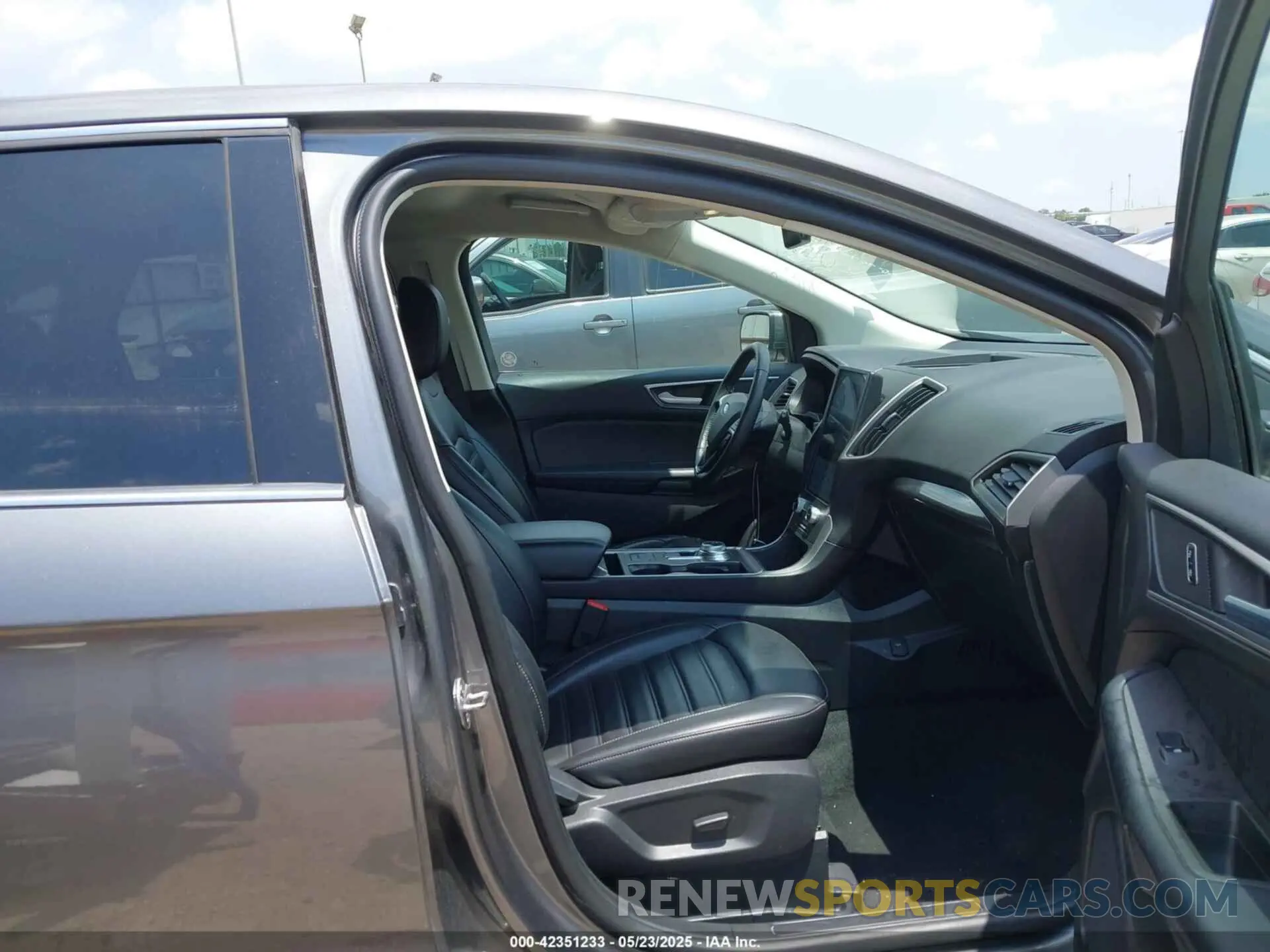 5 Photograph of a damaged car 2FMPK4J93RBA76574 FORD EDGE 2024