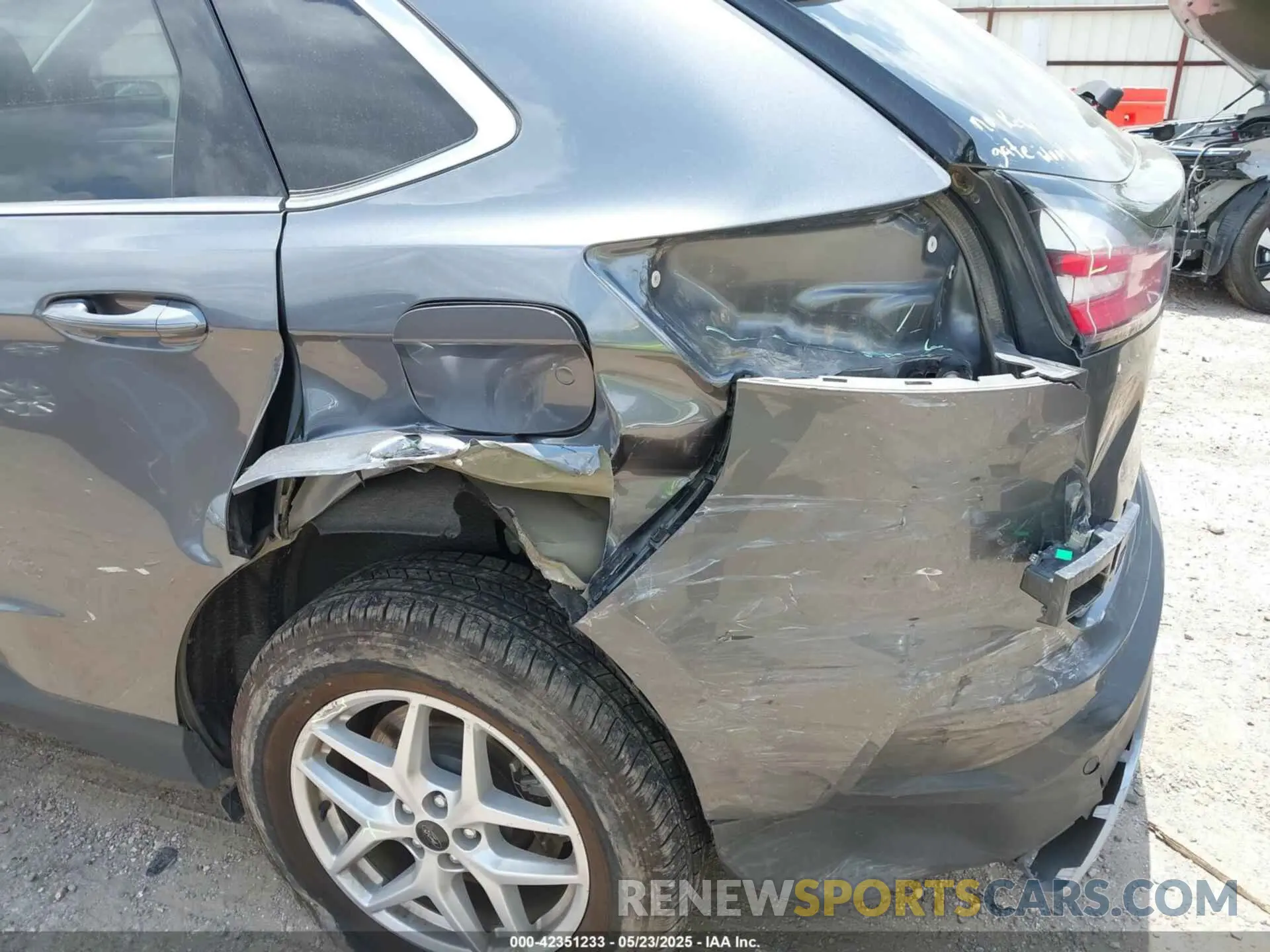 6 Photograph of a damaged car 2FMPK4J93RBA76574 FORD EDGE 2024
