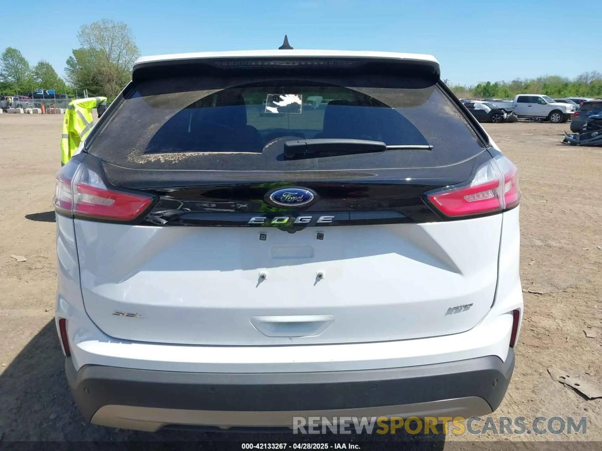 16 Photograph of a damaged car 2FMPK4J93RBA77417 FORD EDGE 2024