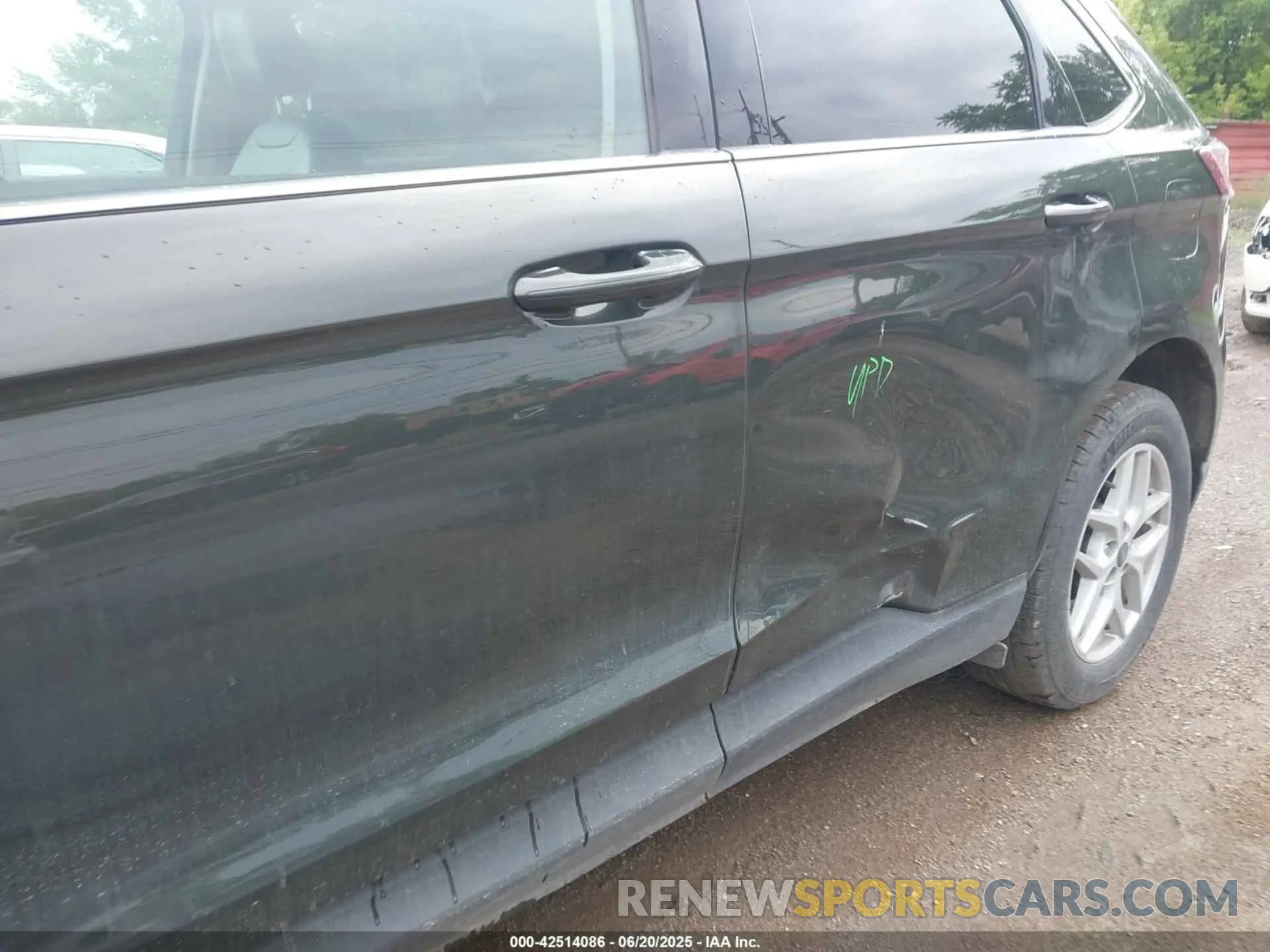 17 Photograph of a damaged car 2FMPK4J94RBA27786 FORD EDGE 2024