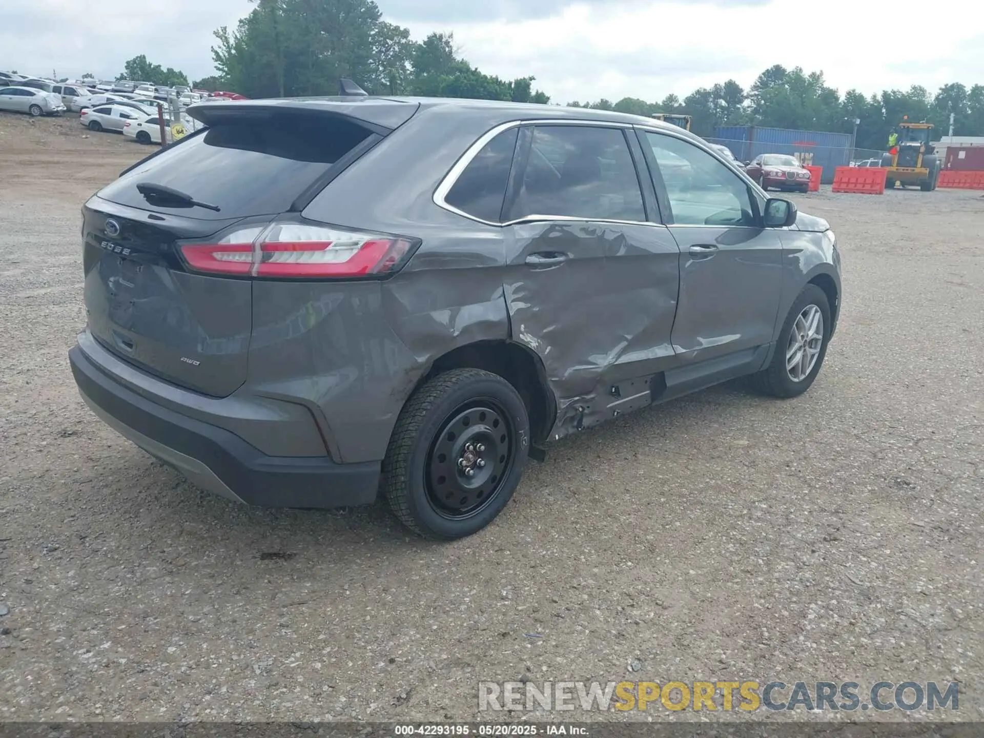 4 Photograph of a damaged car 2FMPK4J94RBA79371 FORD EDGE 2024