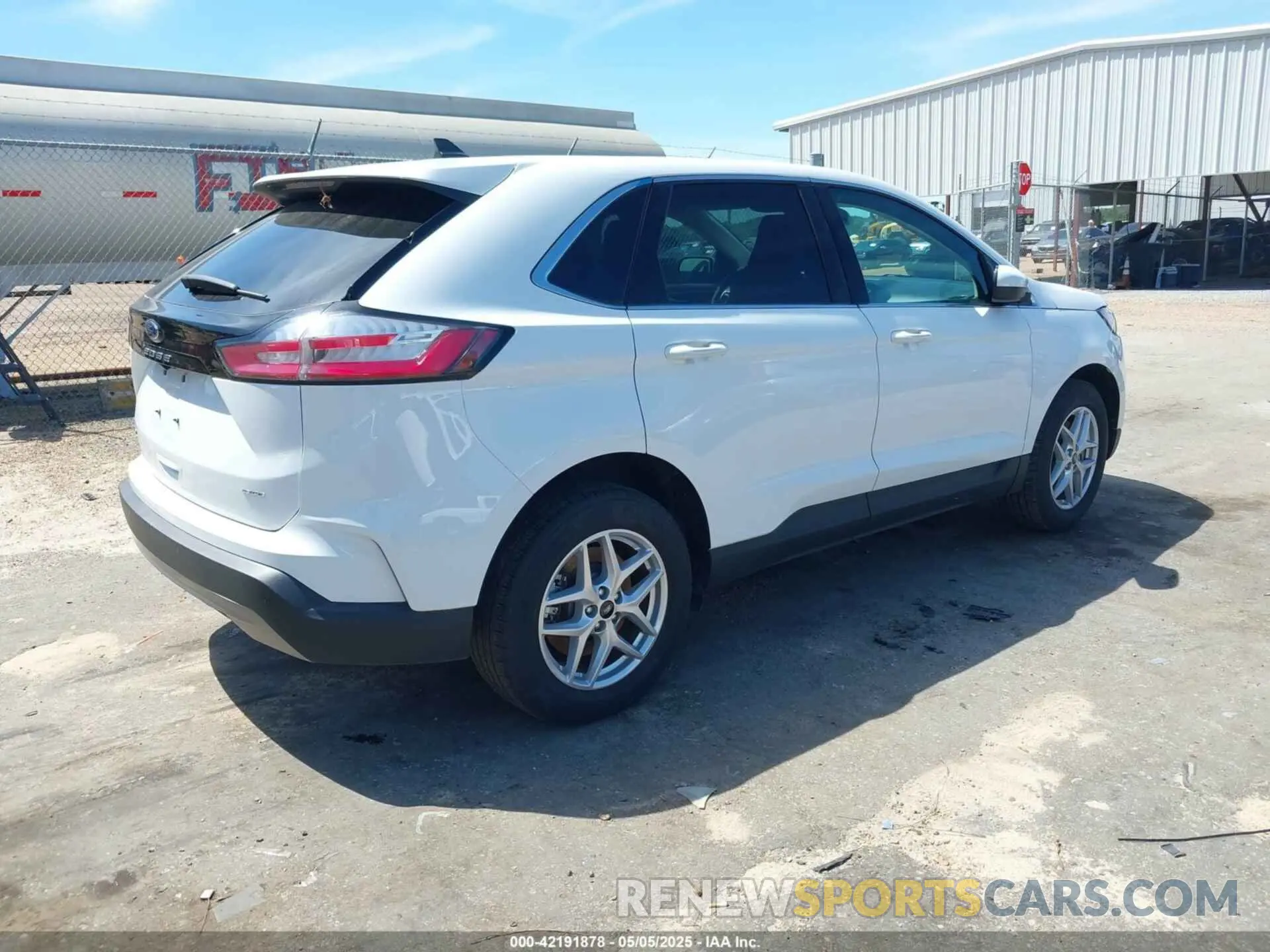 4 Photograph of a damaged car 2FMPK4J94RBA79385 FORD EDGE 2024